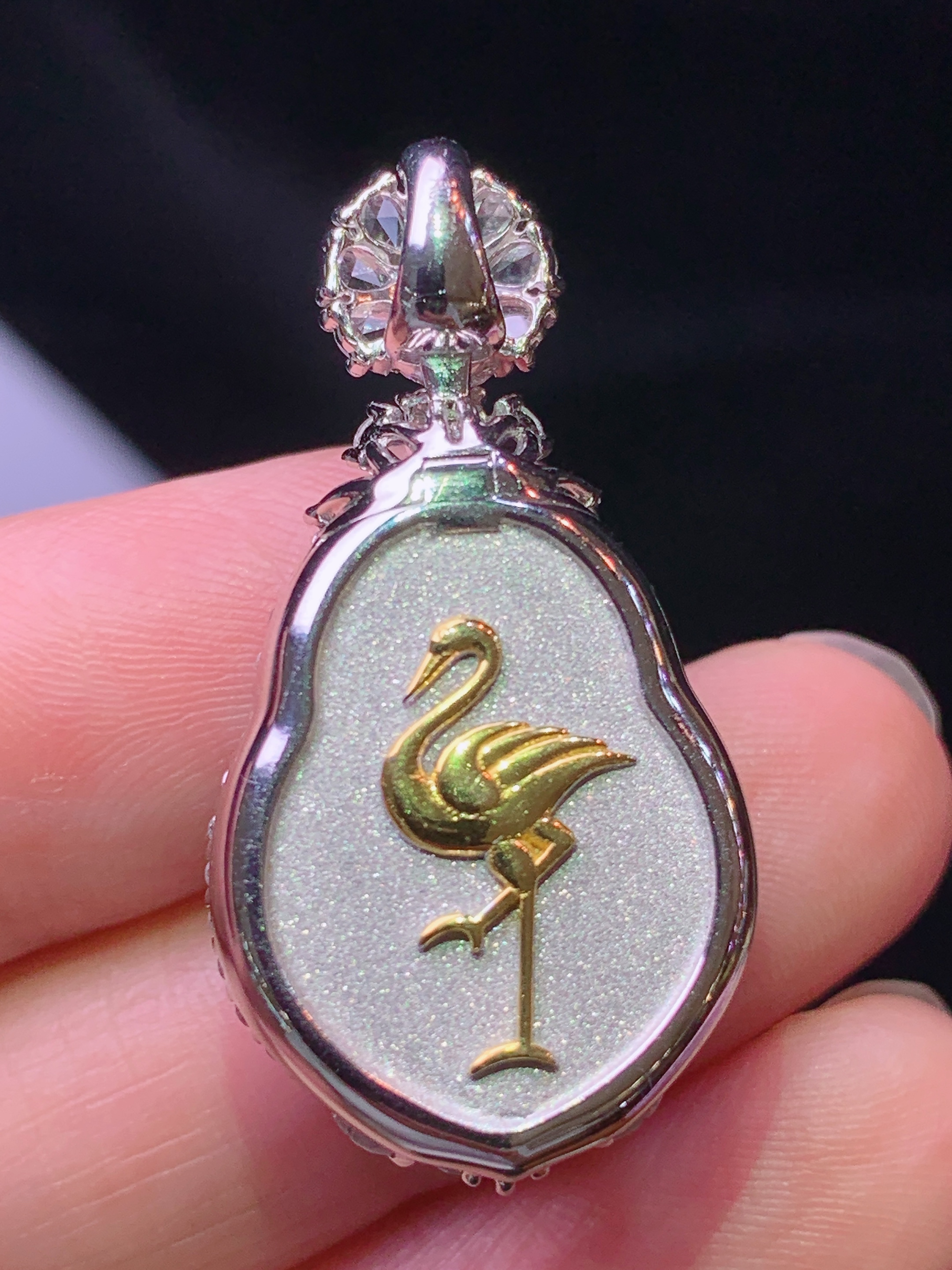 18k金钻镶嵌冰阳绿葫芦吊坠 玉质细腻 色泽艳丽清新 整体尺寸33.8*17.5*11.5  h1