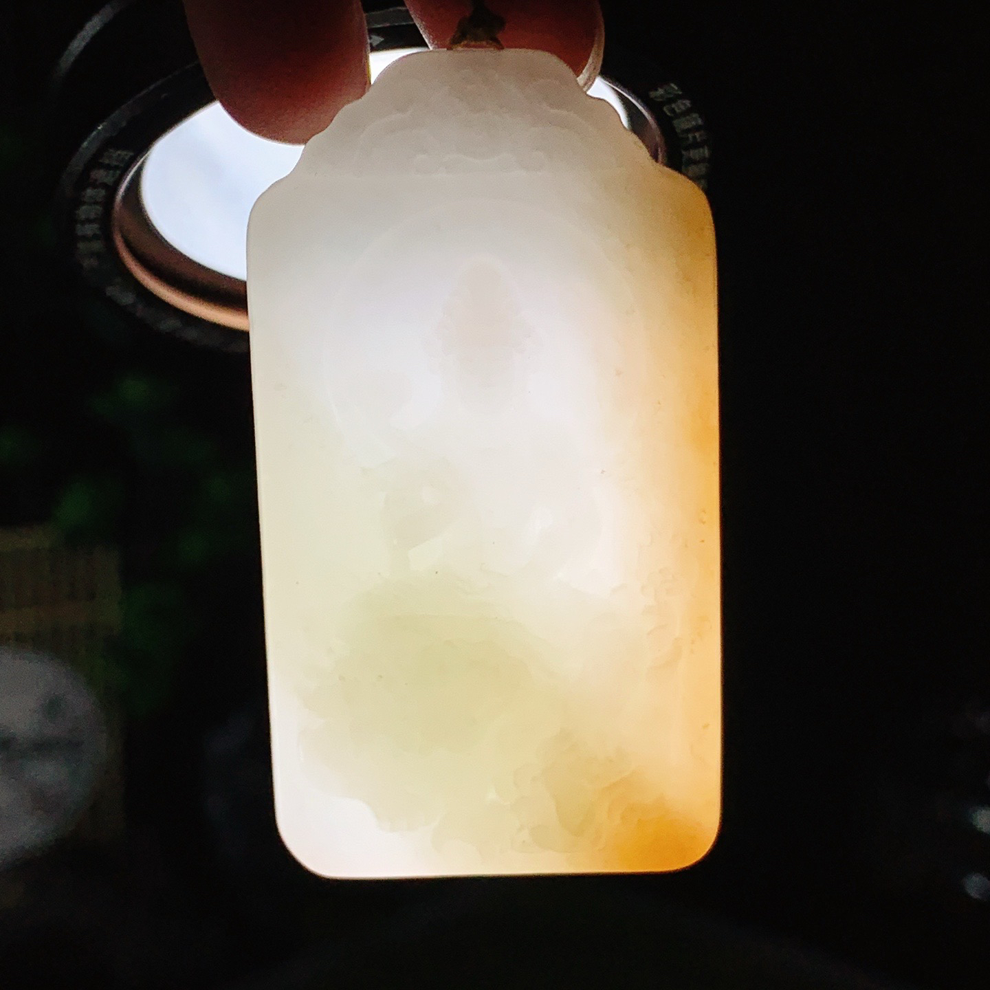 和田玉白玉文殊菩萨挂件。尺寸58/31/10重41克 白度一级。玉质细腻油润 底色纯净 脂粉好，品质好。lt260608