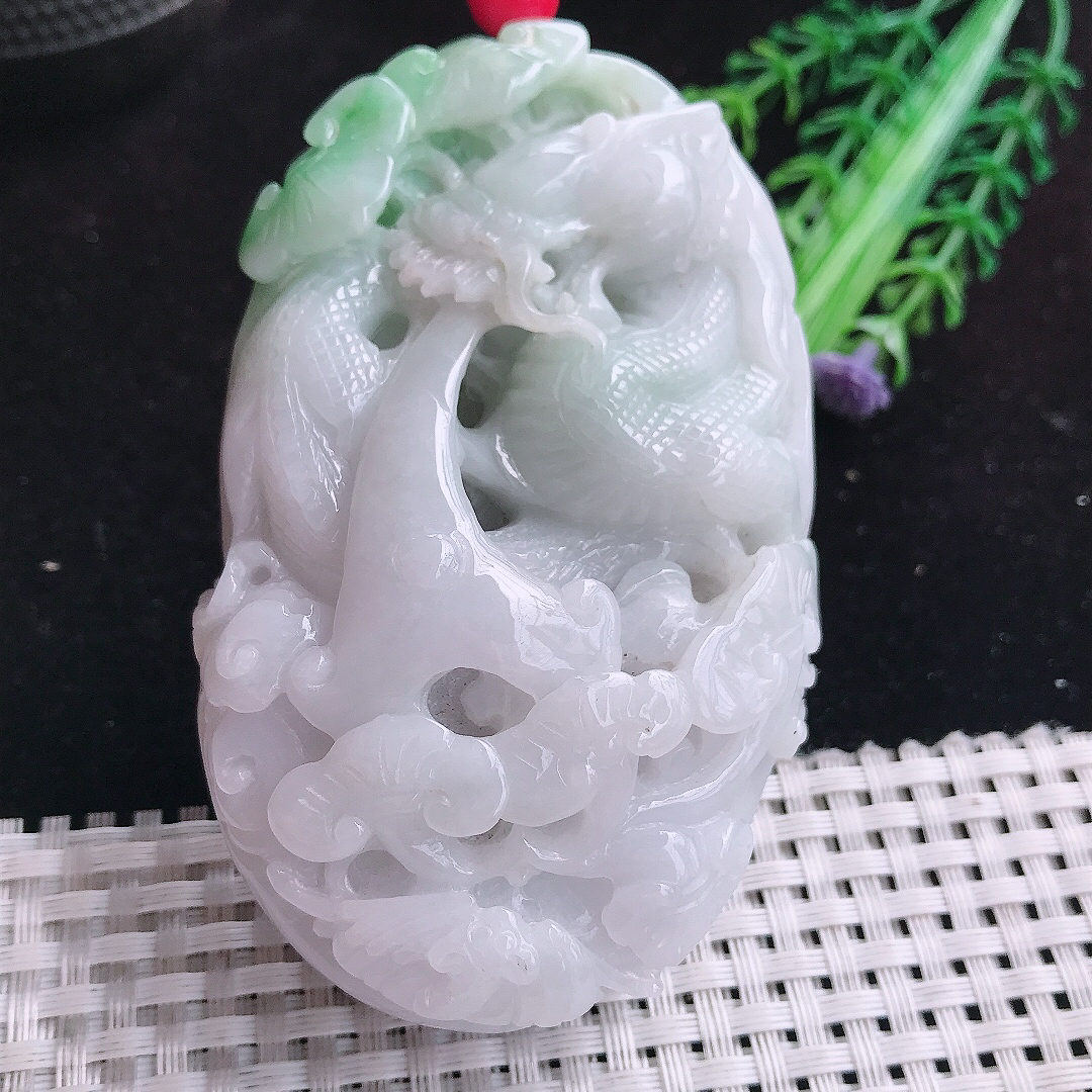 实拍A货翡翠83.7/50/32老坑精美温润飘绿霸气龙把件龙行天下手玩件