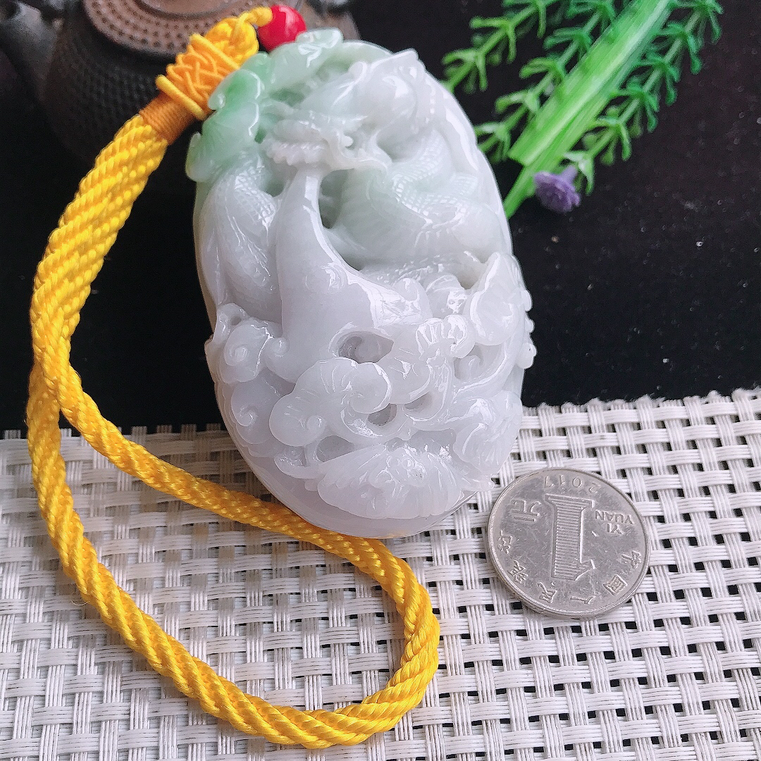 实拍A货翡翠83.7/50/32老坑精美温润飘绿霸气龙把件龙行天下手玩件