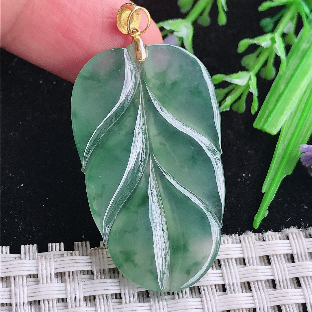 实拍A货翡翠39/23.8/3.8老坑18k金镶嵌冰种飘花叶子吊坠翡翠玉牌