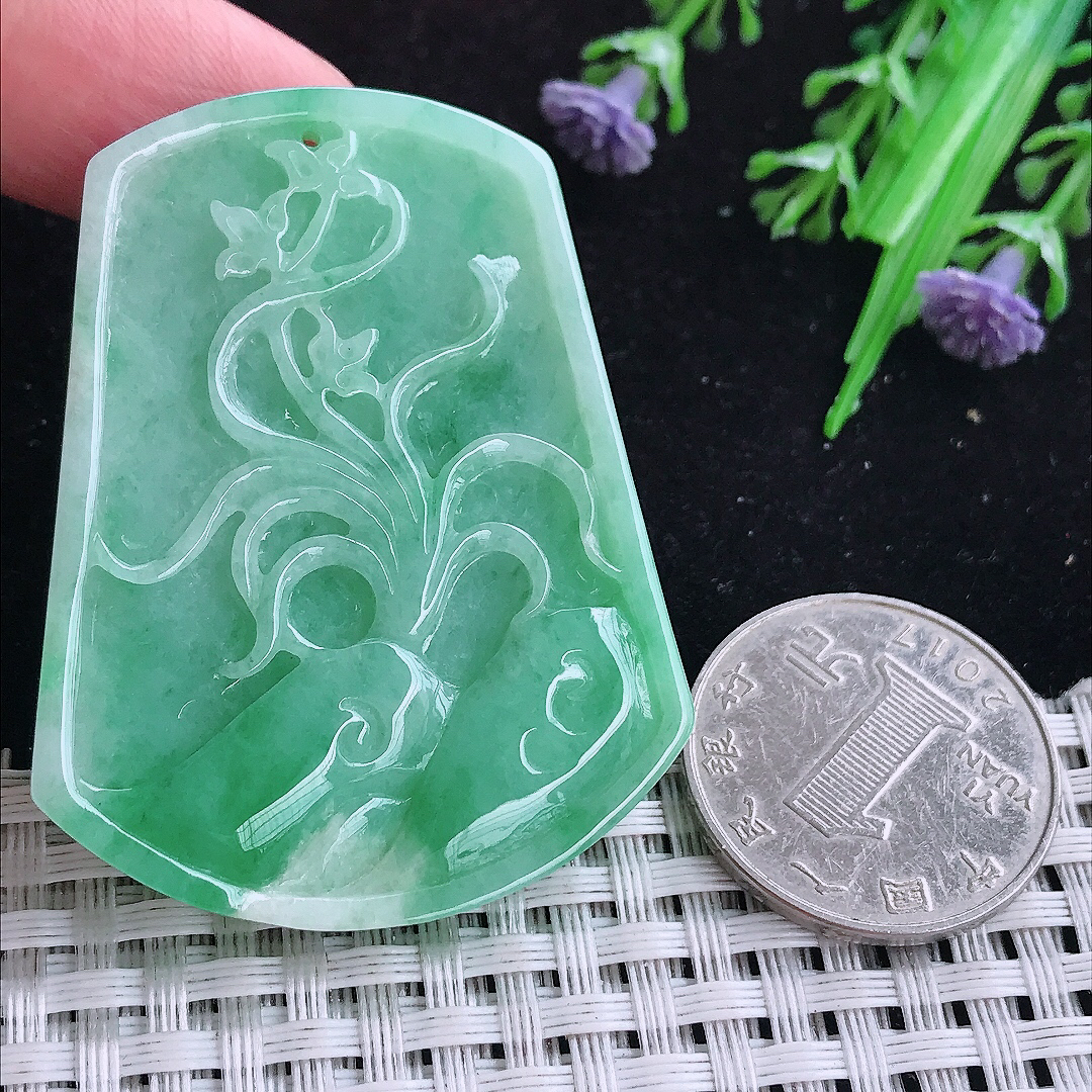 实拍A货翡翠51/40/5.3老坑冰润满绿兰花玉牌吊坠