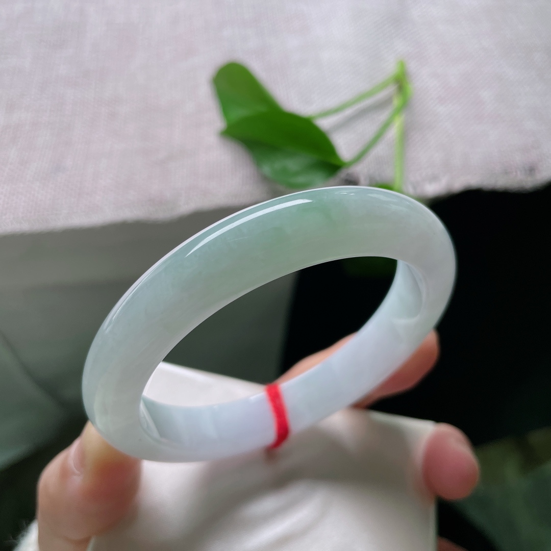 57.6/11.4/8.5，淡绿底正圈，水头好，干净，清润舒爽，一点侧纹不显，ss52840a