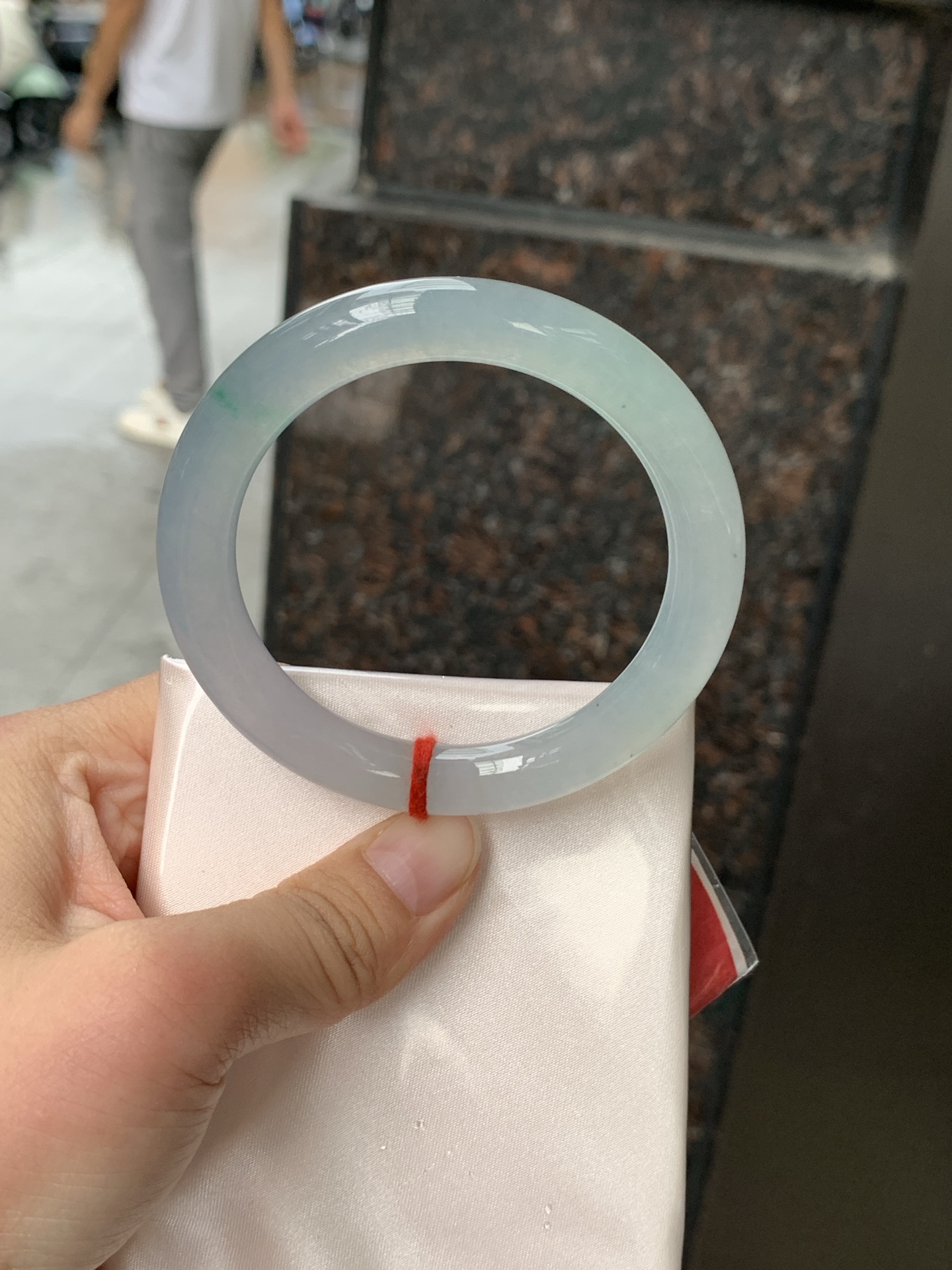 冰飘绿圆条 54.8-9.3-9.6 0608-N937-2 打灯细紋，有矿点，水头好，金丝绿花灵动飘逸