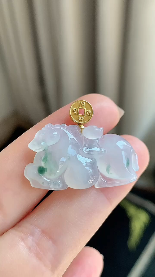 ️天然翡翠，马上有钱，18k金，飘花 尺寸16.4-30.2-4.7 az66