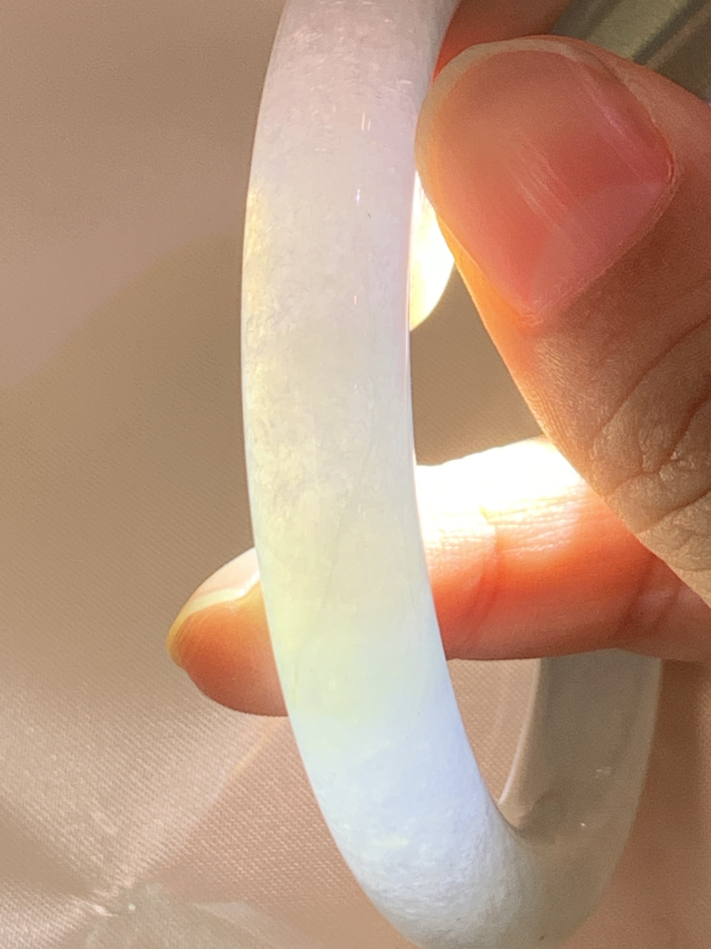冰飘绿圆条 54.8-9.3-9.6 0608-N937-2 打灯细紋，有矿点，水头好，金丝绿花灵动飘逸