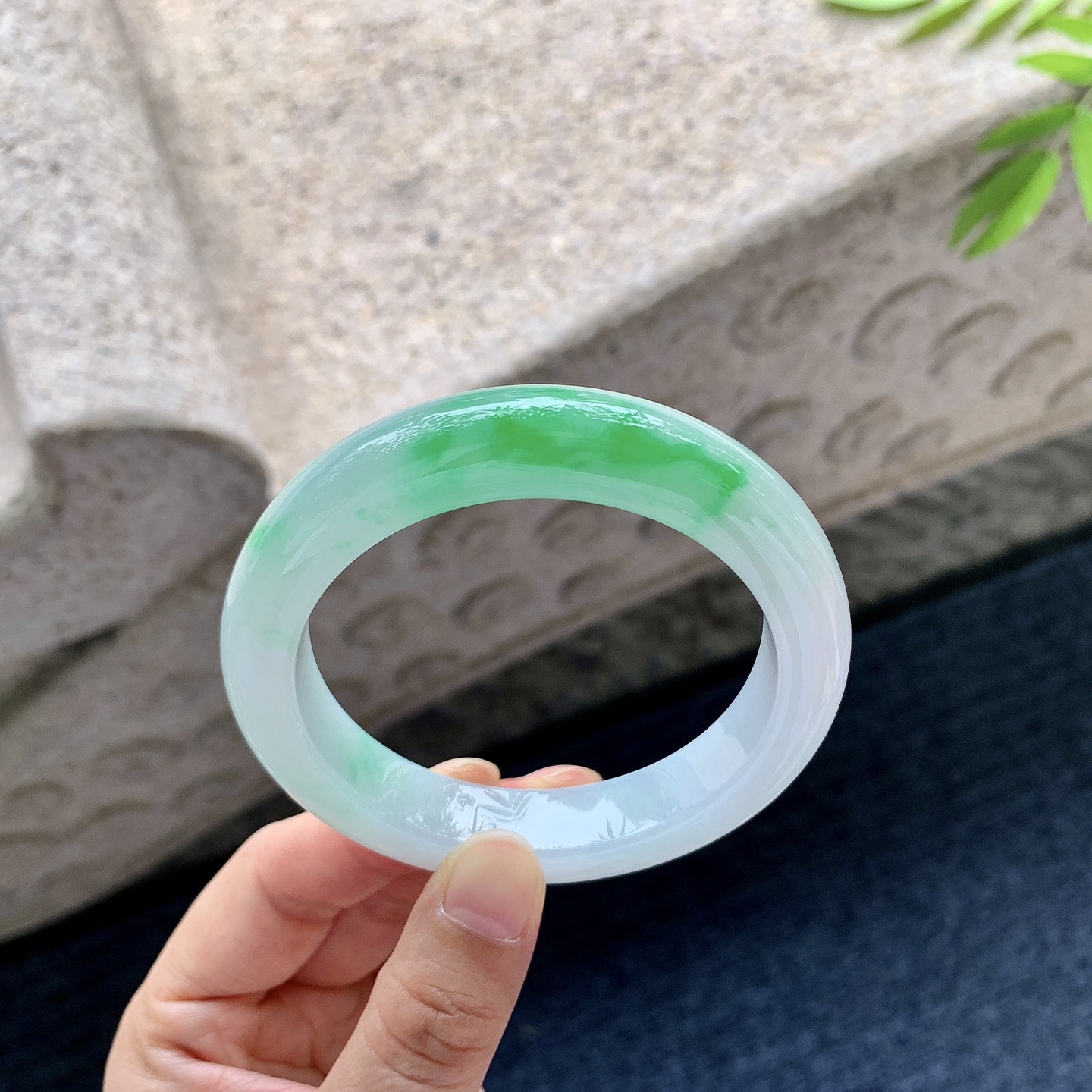 正圈 细糯飘阳绿，水润，种老，细腻，无裂