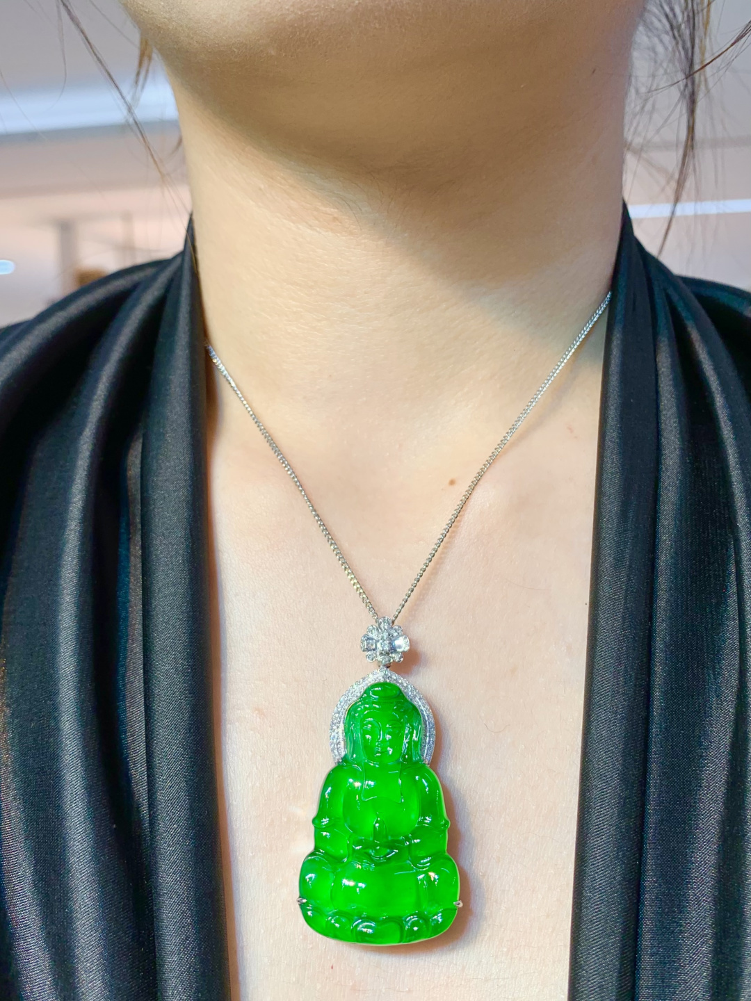 ️款式时尚精美，18K真金南非真钻石镶嵌，天然翡翠Ａ货，口头不预留，40.5-26.0-3.6