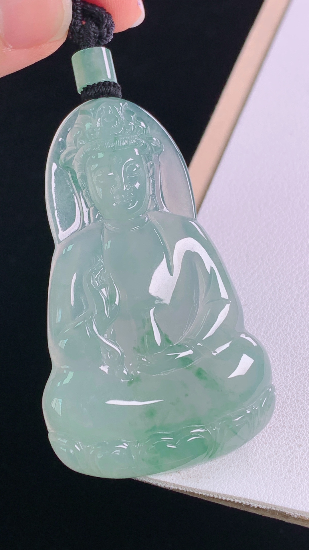 冰飘花观音 花色灵动，胶感十足，无裂 尺寸:60.0-37.3-5.4mm