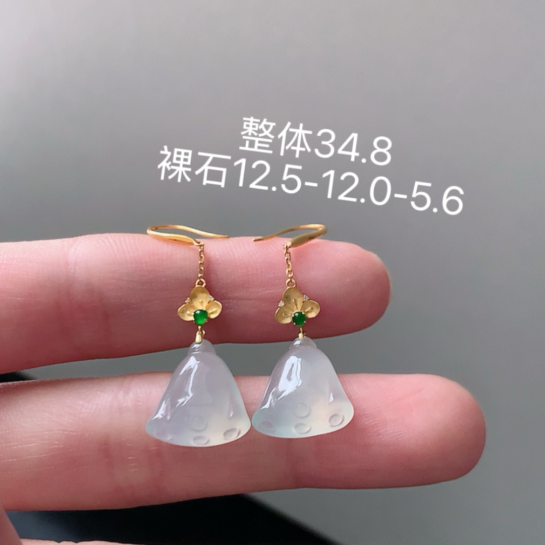 莲蓬耳坠。底子细腻，水润十足，佩戴福气满满，12.5-12.0-5.6