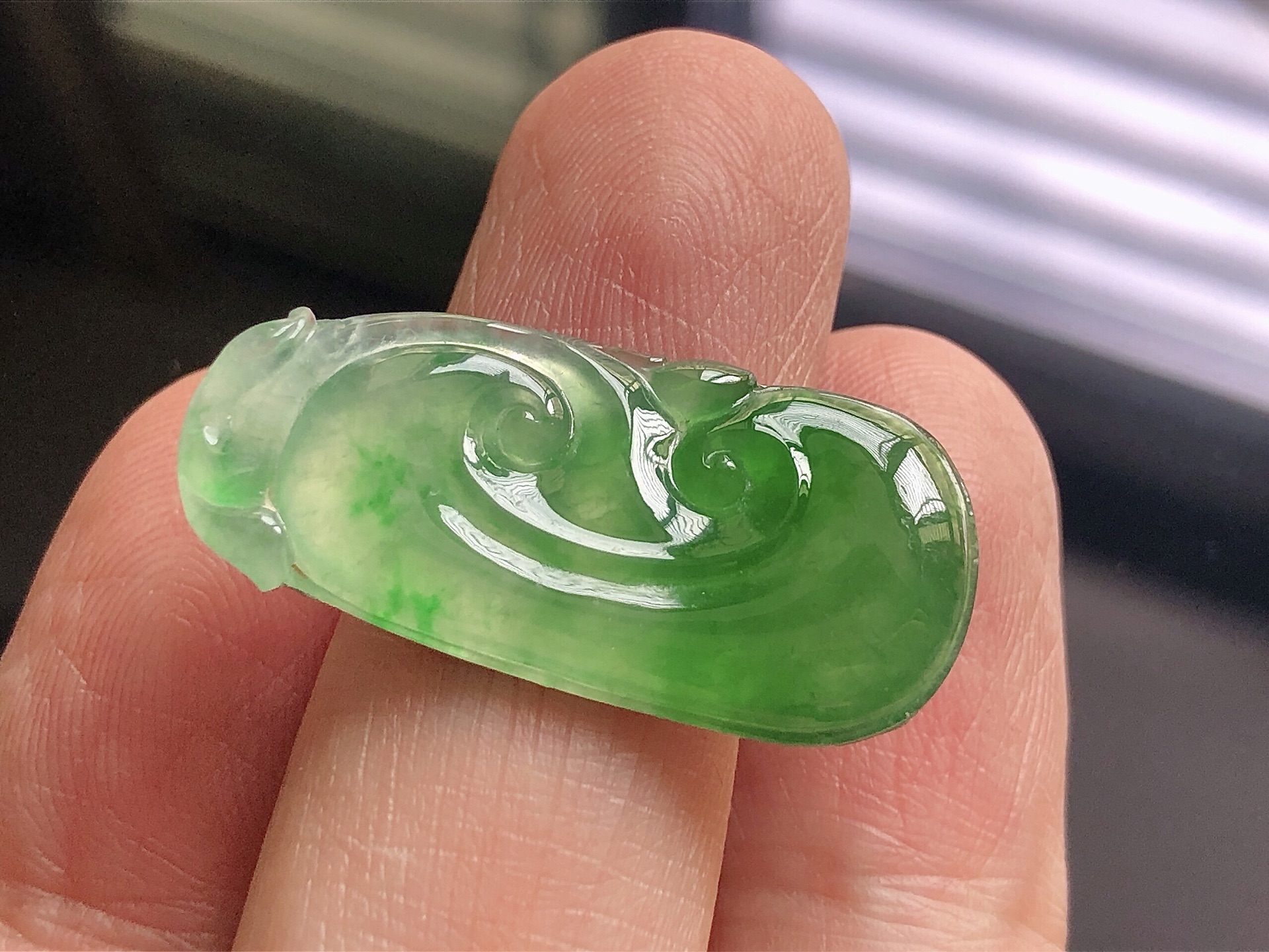 ️ 如意， 色泽极美，通透水润，玉质细腻，夺目迷人，镶嵌效果，品相，无裂，尺寸30.6*14.2*