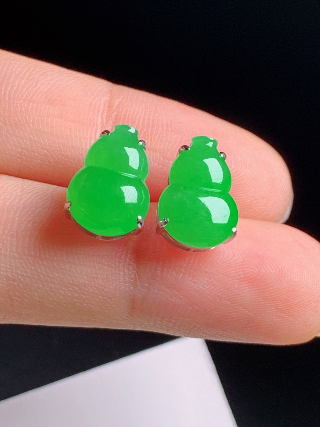 正阳绿葫芦耳钉，色阳浓郁18K金镶，小巧精致福禄双全裸石12.6-8.7-3.5 520607