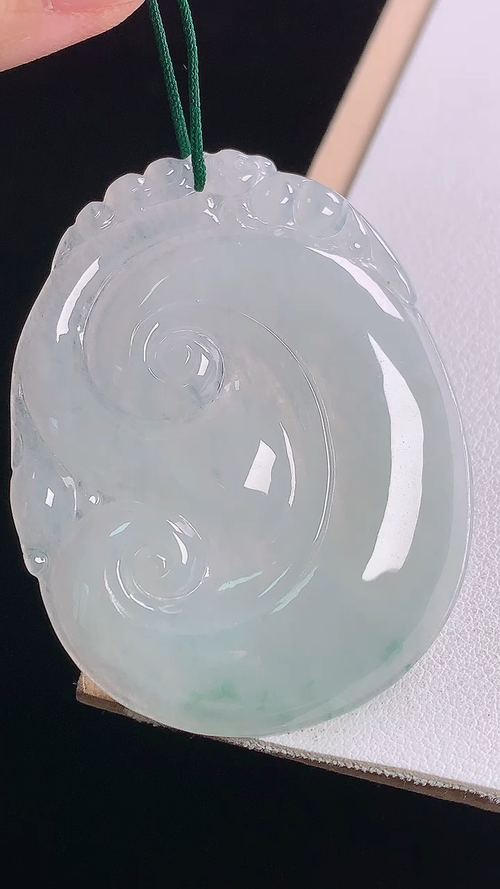冰飘花如意，无裂，尺寸:51.6-40.3-4.5mm