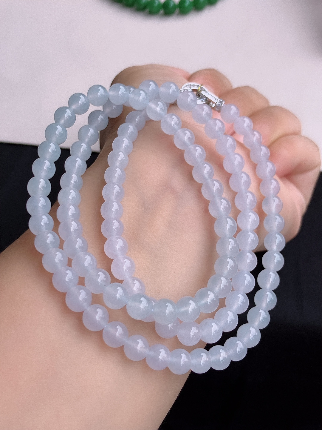 白冰珠链，晶莹剔透，尺寸6.8/108颗。自然光实拍