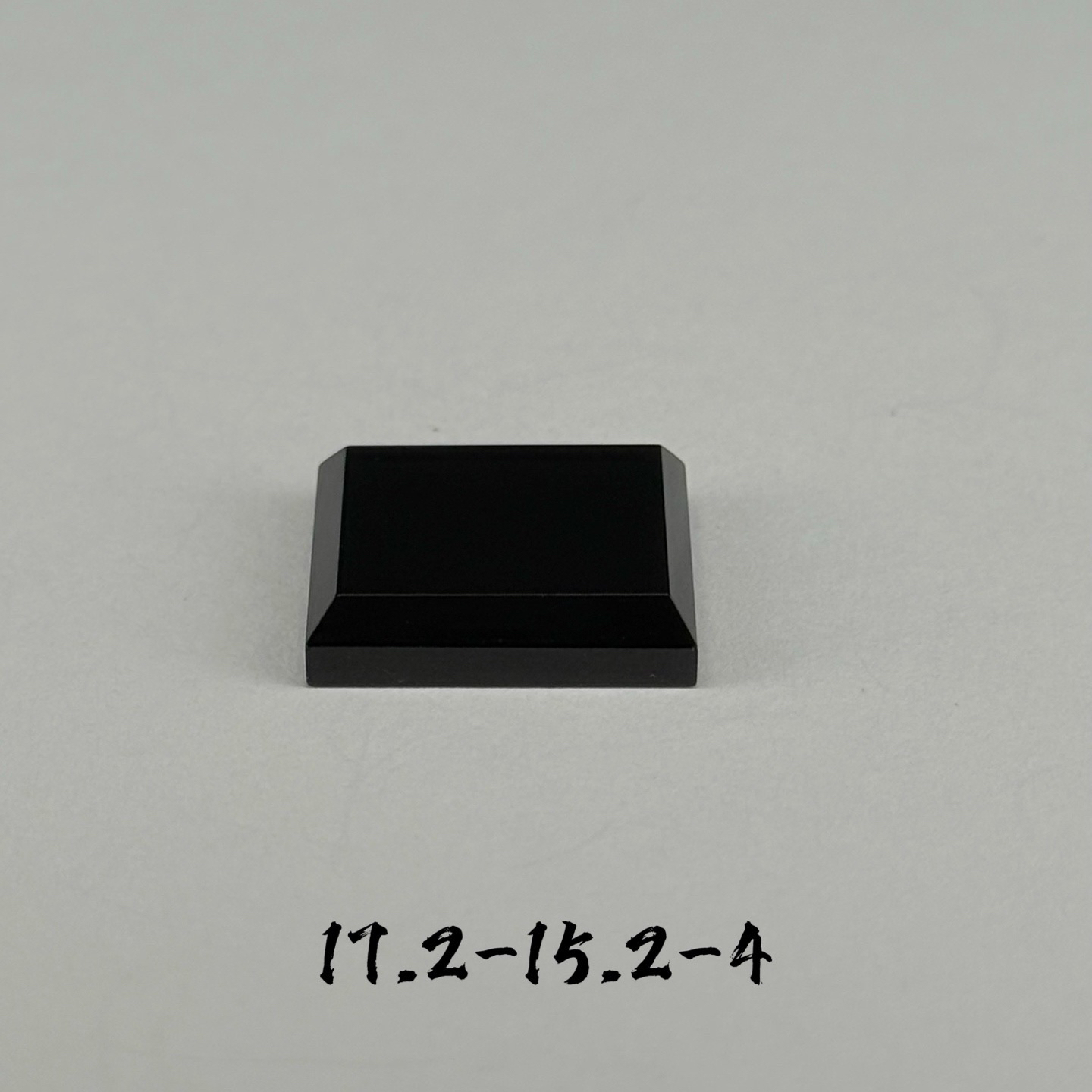 精品墨翠方戒面 种好色正 黑度极好打灯通透 油性十足 尺寸17.2