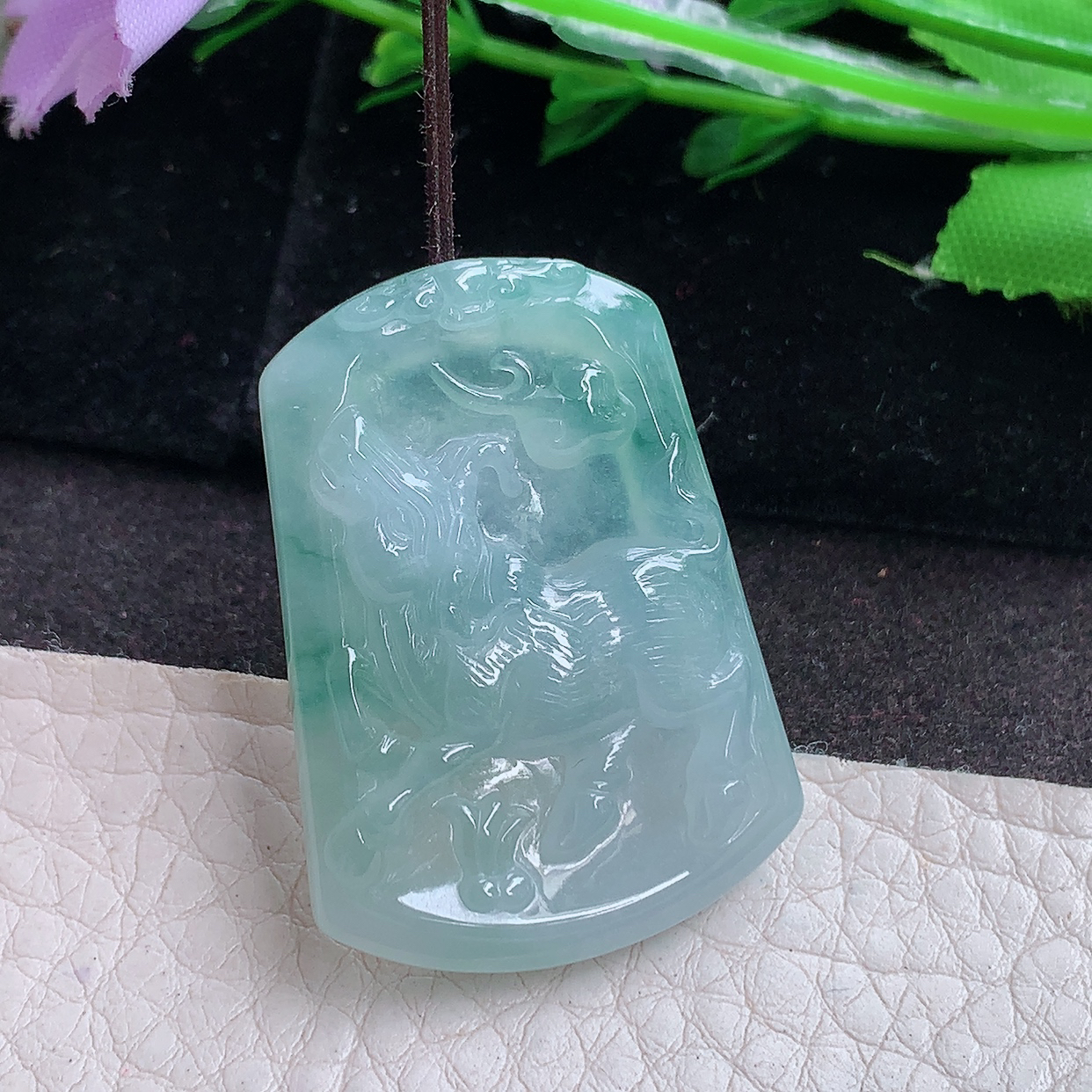 ktj实拍36.8*26.6*5.5缅甸翡翠a货精雕冰飘花扭转乾坤 生肖牛玉吊坠