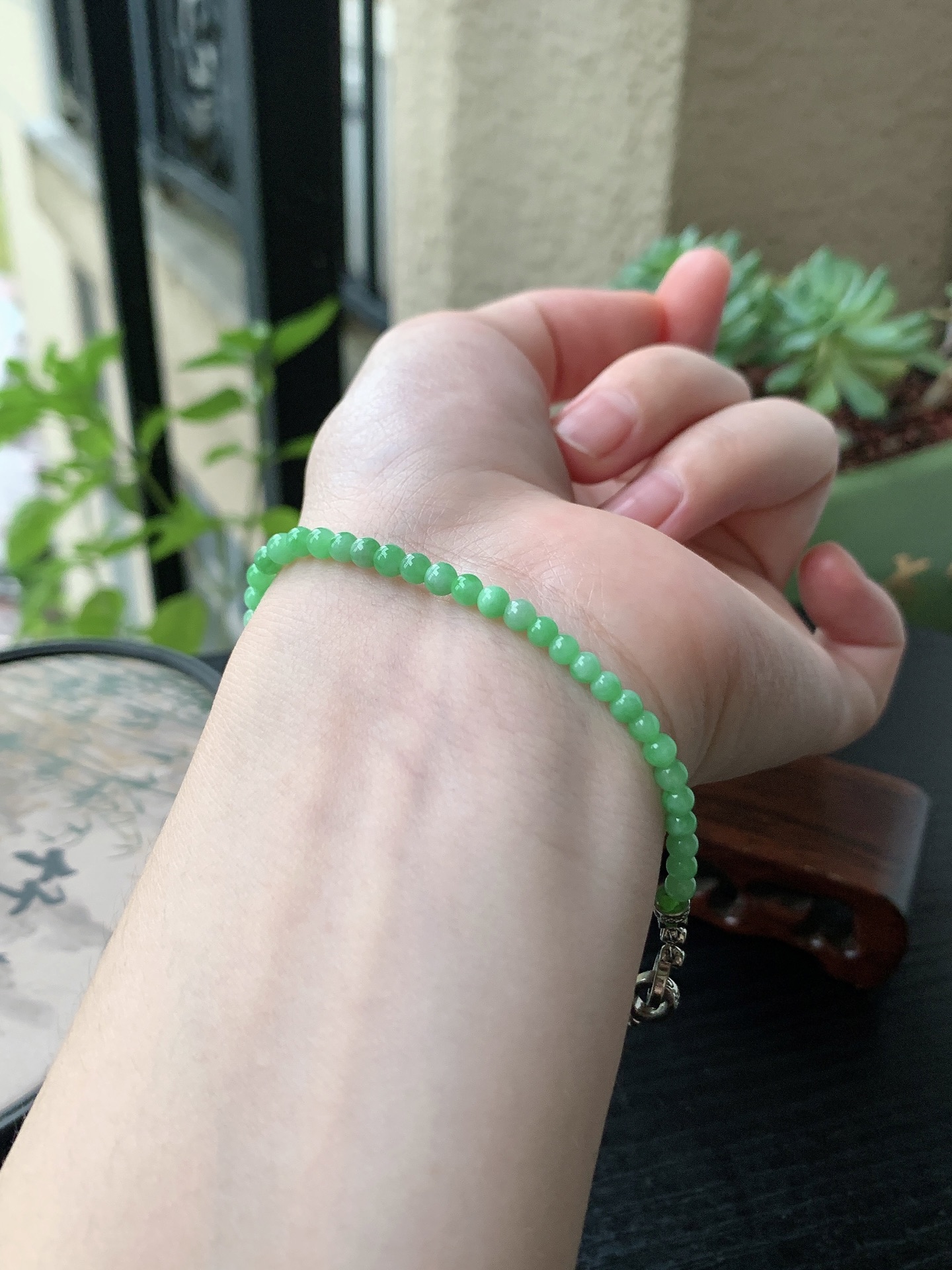 老坑冰种胶感飘阳绿圆珠手串 裸石尺寸:3.5mm