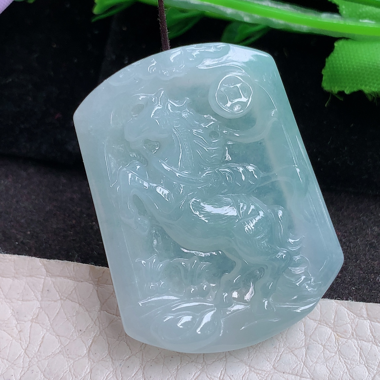 ktj实拍41*31.5*5.6缅甸翡翠a货精雕冰晴马上发财 生肖马玉吊坠