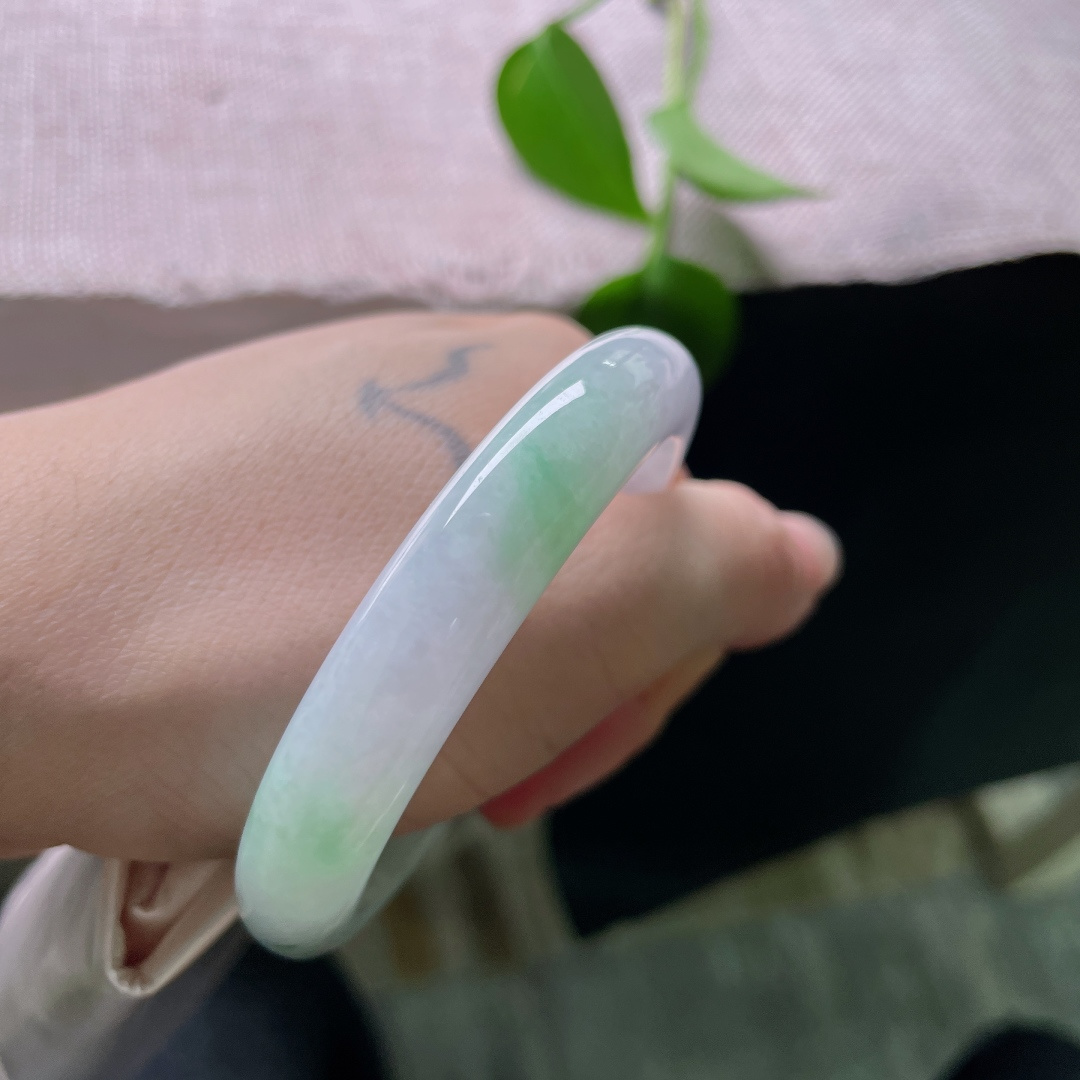 52.7/10.6/7.9飘花正圈口，水润细腻，清雅苑苑，贵气，有纹，ss53819a