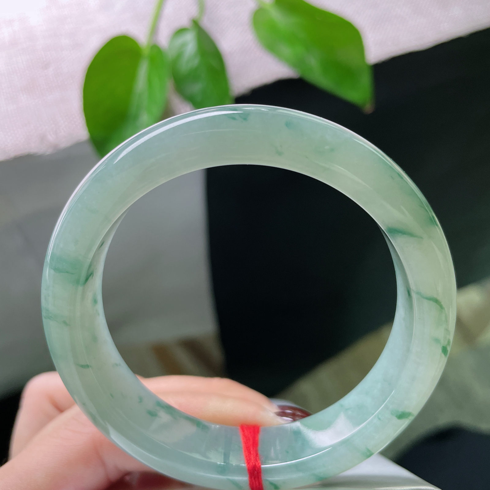 57/13.8/8.7，飘花正圈，像墨汁滴入清水中，自然晕开，丝丝缕缕，或聚或散。ss54047a