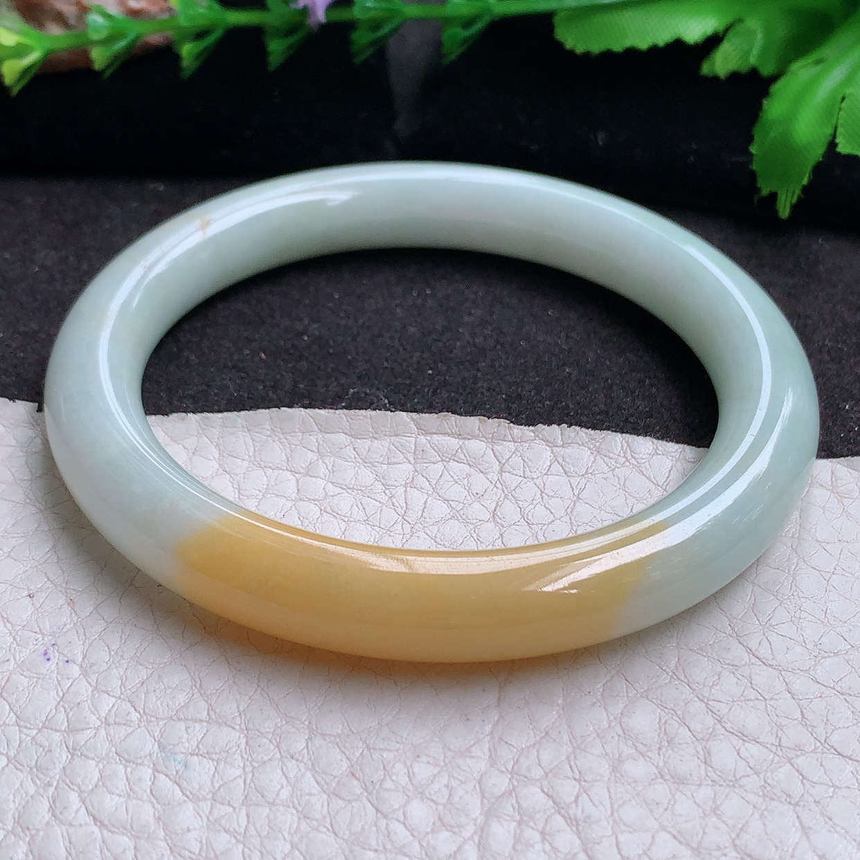 z实拍58.5*9.6*9.3招财美人镯 缅甸翡翠a货玉手镯 飘黄细润圆条玉手环