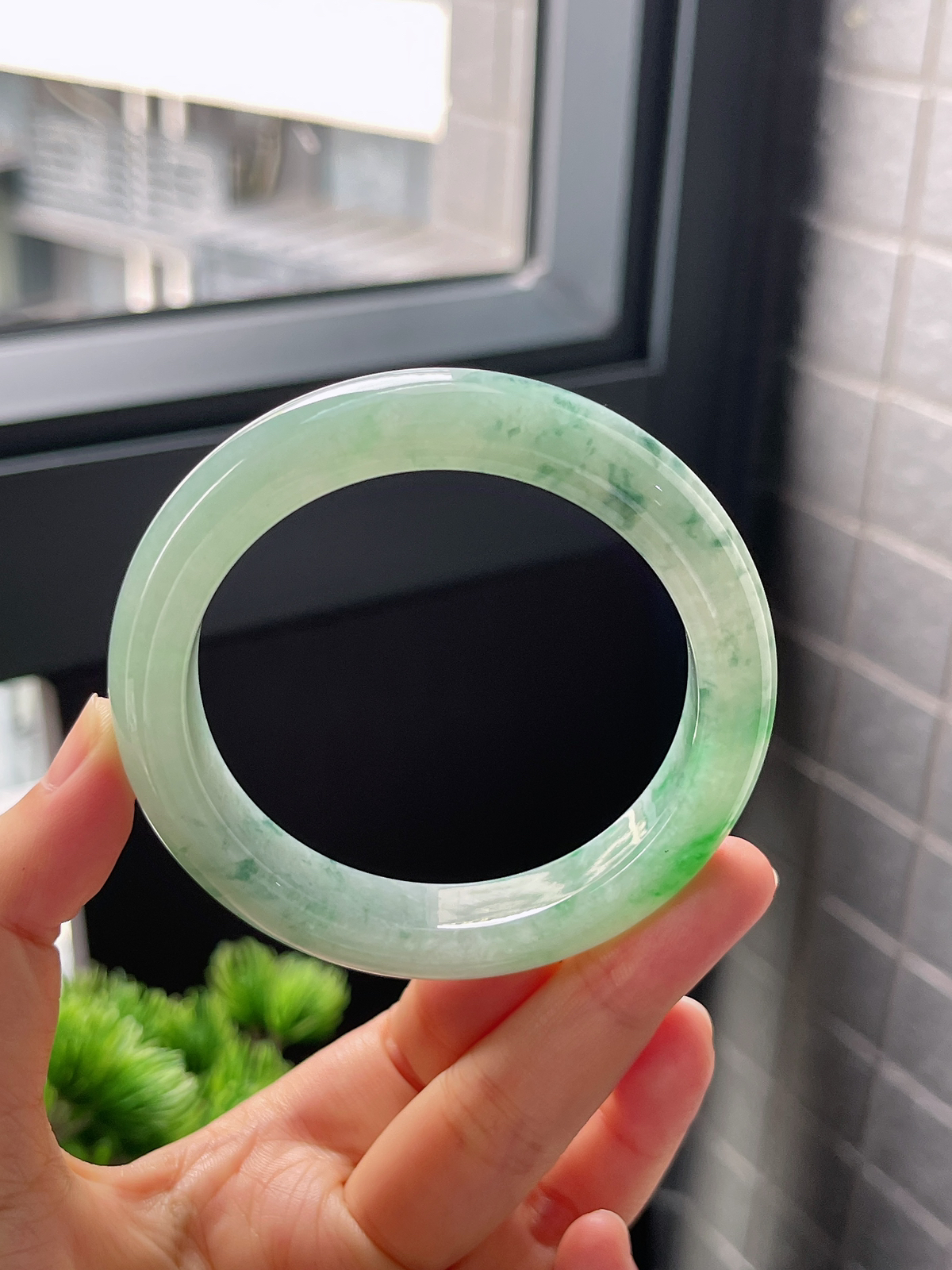 圈口55.7，糯化飘花翡翠手镯