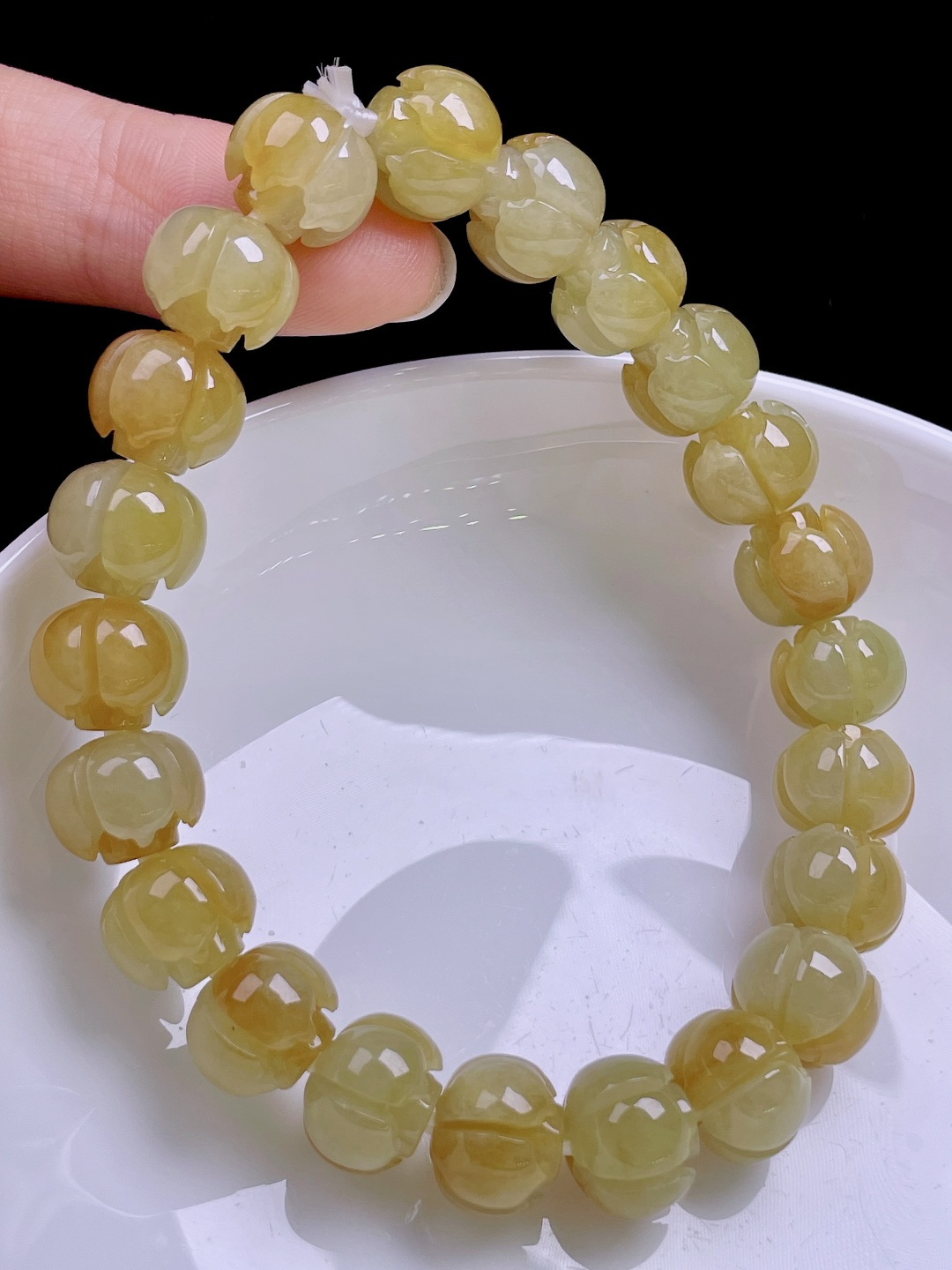 冰黄莲花手串 色泽艳丽，种老水润 尺寸：10.5/8