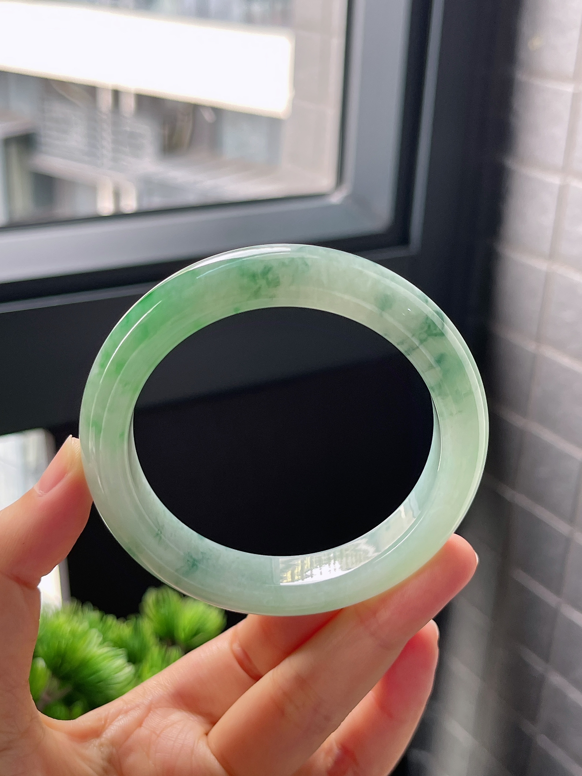 圈口55.7，糯化飘花翡翠手镯