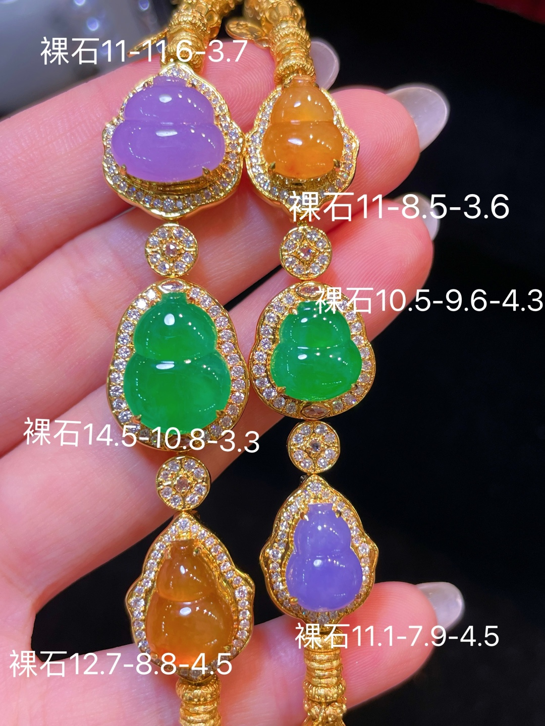 翡翠A货 葫芦盘缠手链 阳绿满色，料子冰润细腻，种老起光，18k金镶真钻，上身佩戴效果很好 尺寸如