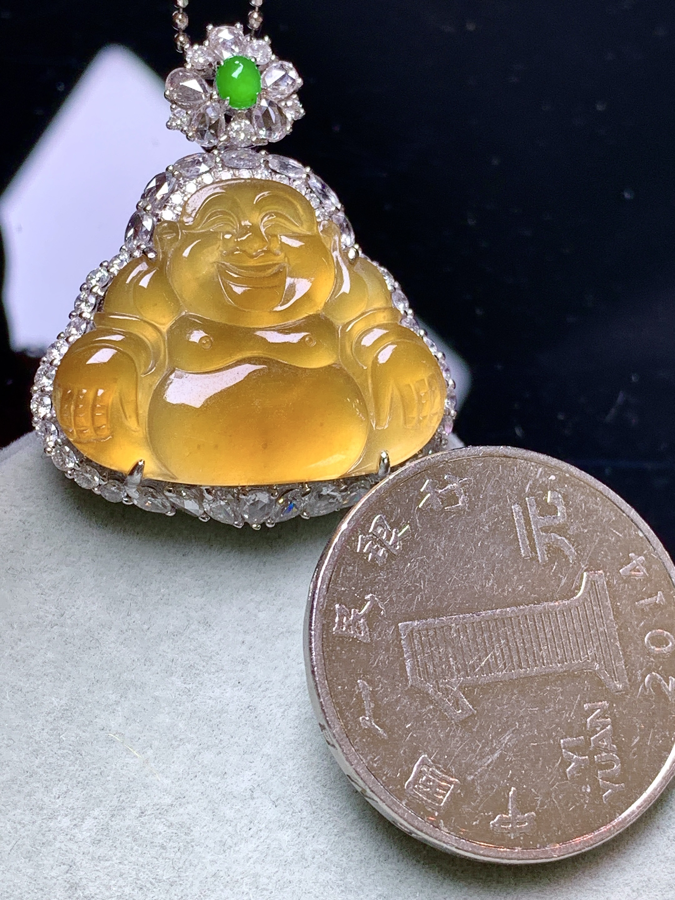 18k金钻镶嵌冰黄翡佛公吊坠 玉质细腻 色泽艳丽清新 整体尺寸32.3*27.2*8.5 m5
