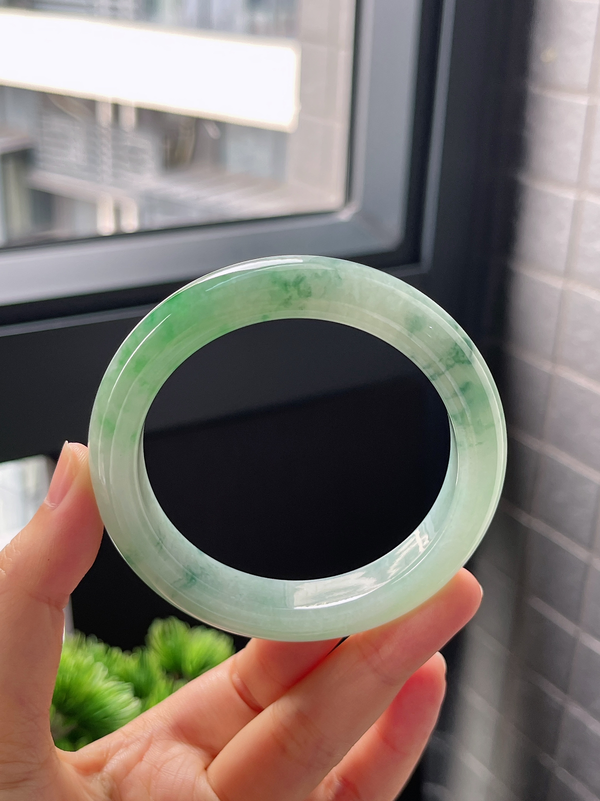 圈口55.7，糯化飘花翡翠手镯