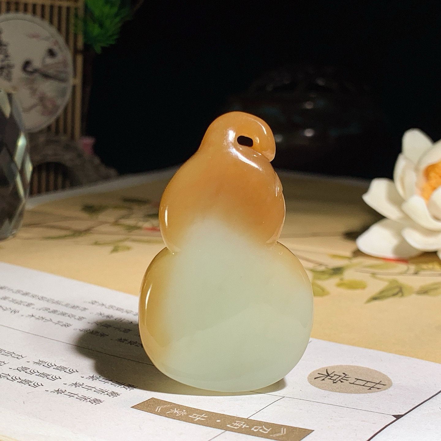 新疆和田玉且末糖葫芦挂件！尺寸50/31/10重31.5克。玉质细腻油润。手推出油。佩戴高端典雅。lt260608