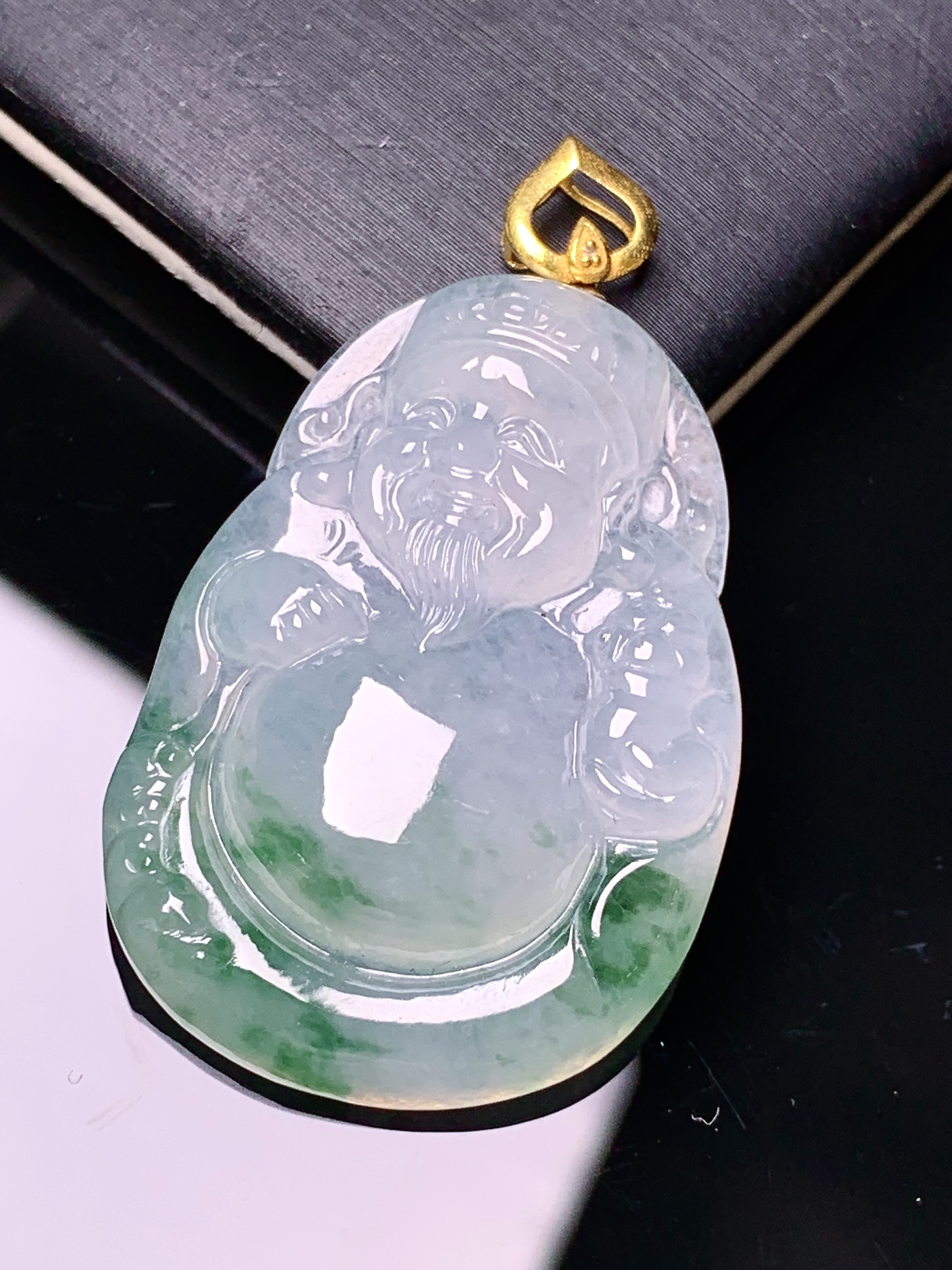 18k金镶嵌飘绿财神吊坠 玉质细腻 色泽艳丽清新 整体尺寸38.8*22.8*5.6 m1