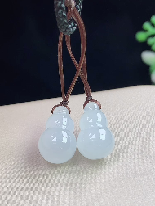 冰种葫芦一对，无裂，尺寸12.7-8.1-8.0，12.6-8.2-8.0mm，L09lwh6