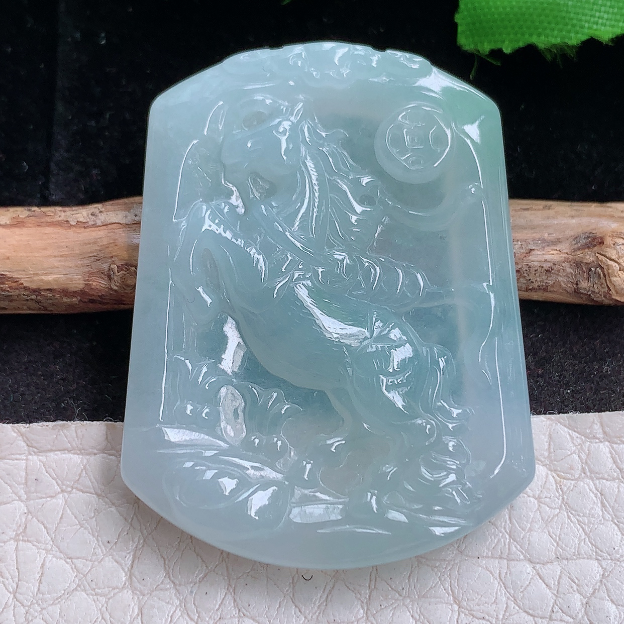 ktj实拍41*31.5*5.6缅甸翡翠a货精雕冰晴马上发财 生肖马玉吊坠