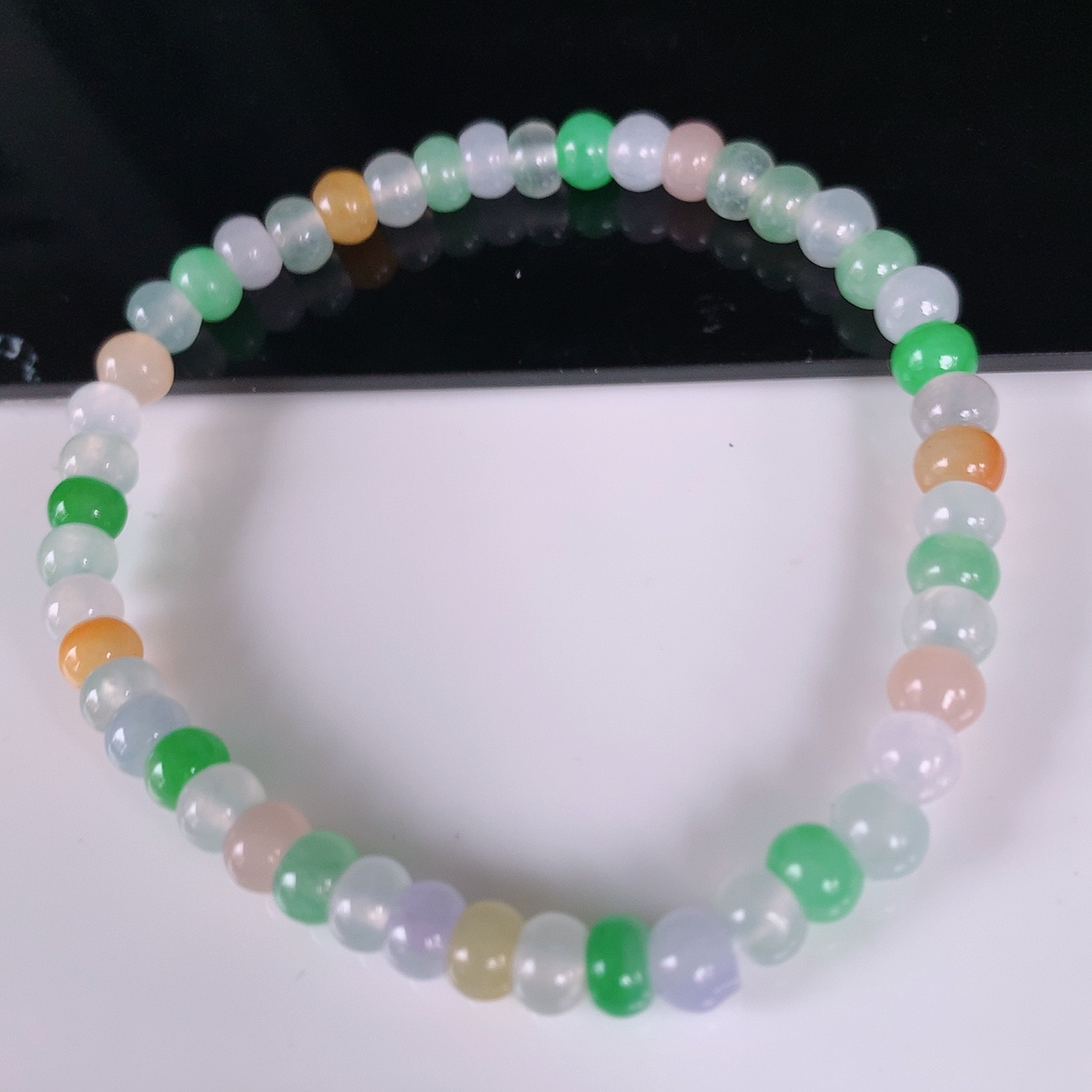 自然光实拍，冰种多彩翡翠手链，翠色灵动，玉质细腻，颜色漂亮，品相佳，佩戴佳品！#2取一尺寸5.