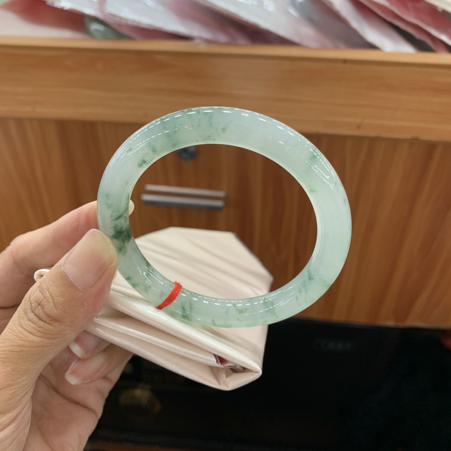 冰飘花圆条翡翠手镯 56.8-9-9.4