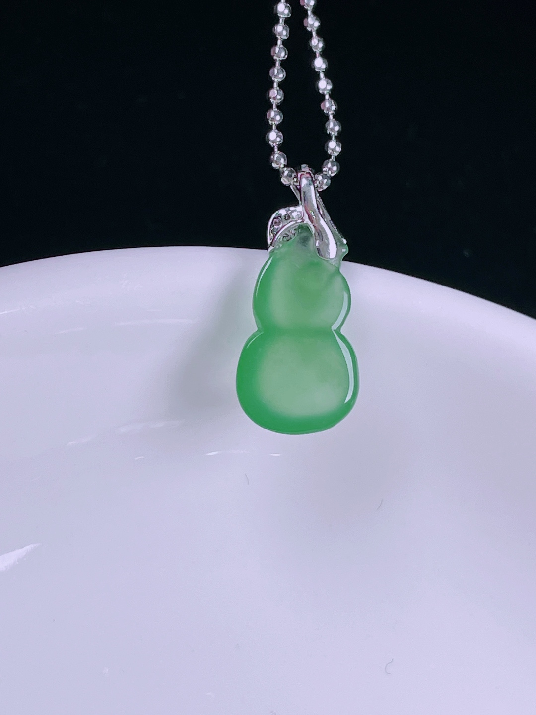 ️冰绿葫芦，老种起光，细底通透，尺寸：18.3/8.3/3.8mm0609