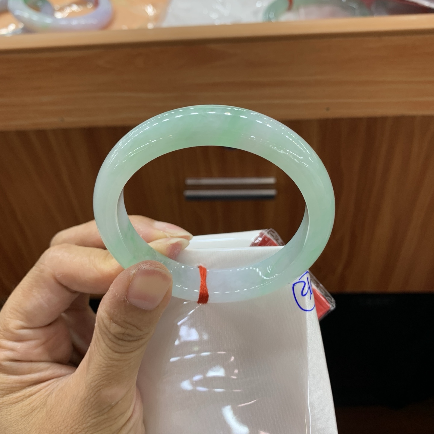 冰飘绿正圈翡翠手镯 54.8-11.8-8.3