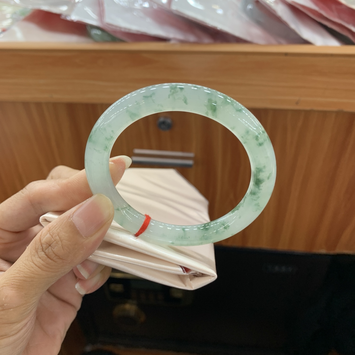 冰飘花圆条翡翠手镯 56.8-9-9.4