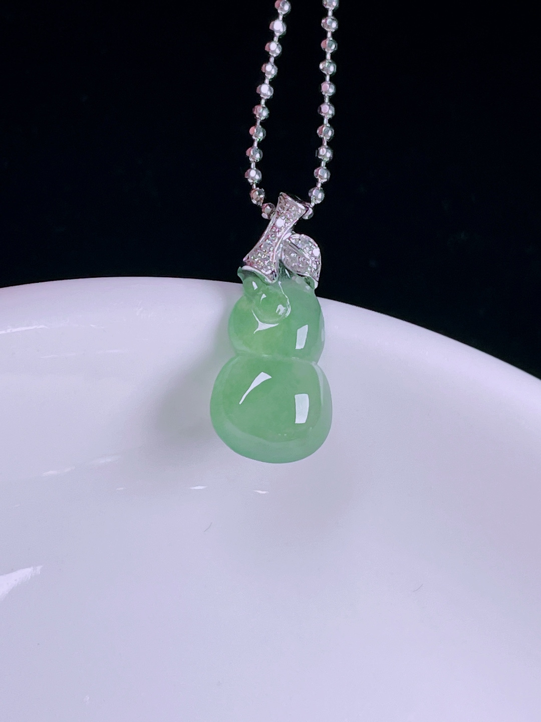 ️冰绿葫芦，老种起光，细底通透，尺寸：18.3/8.3/3.8mm0609