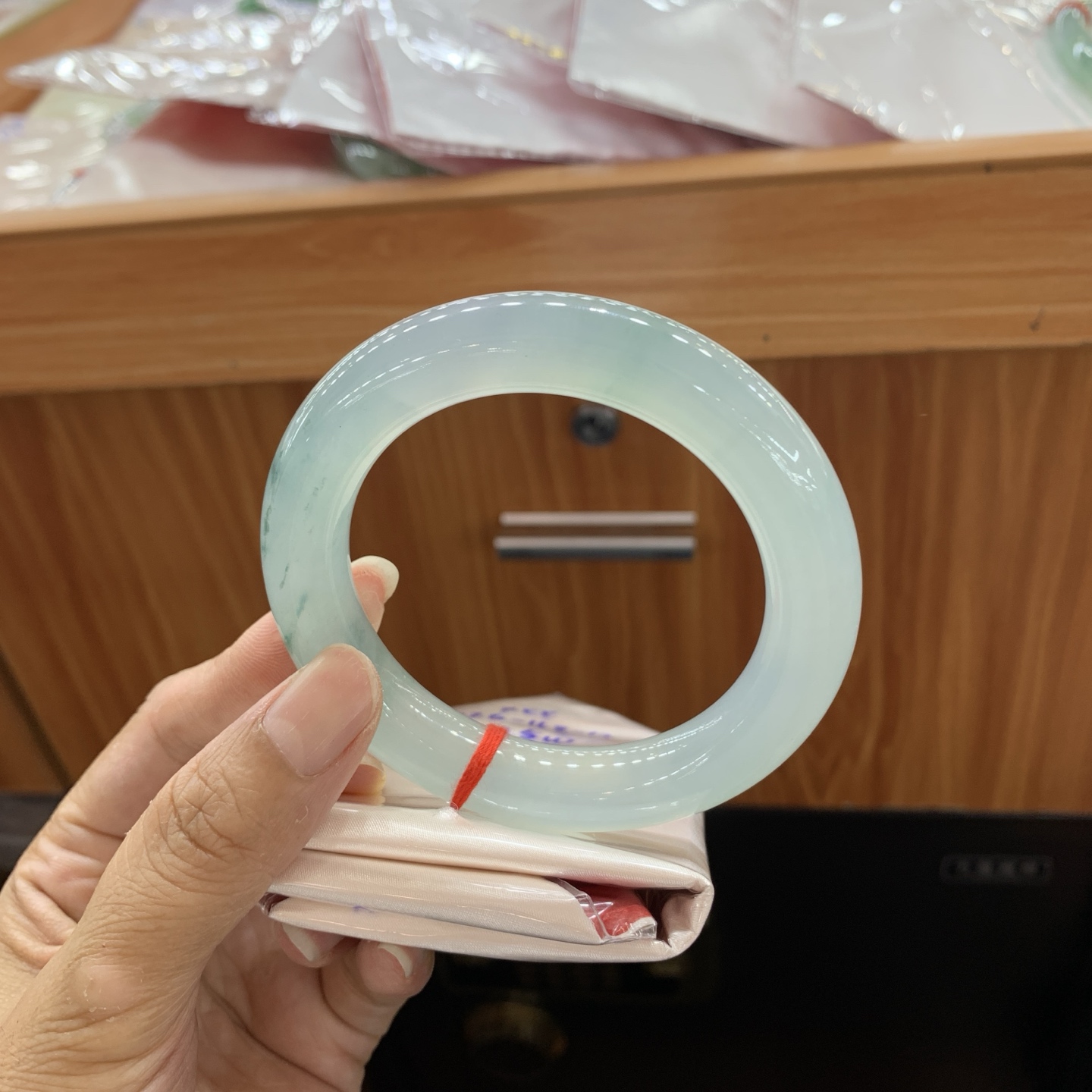 060851XY 冰飘花圆条翡翠手镯 57.6-11.8-12
