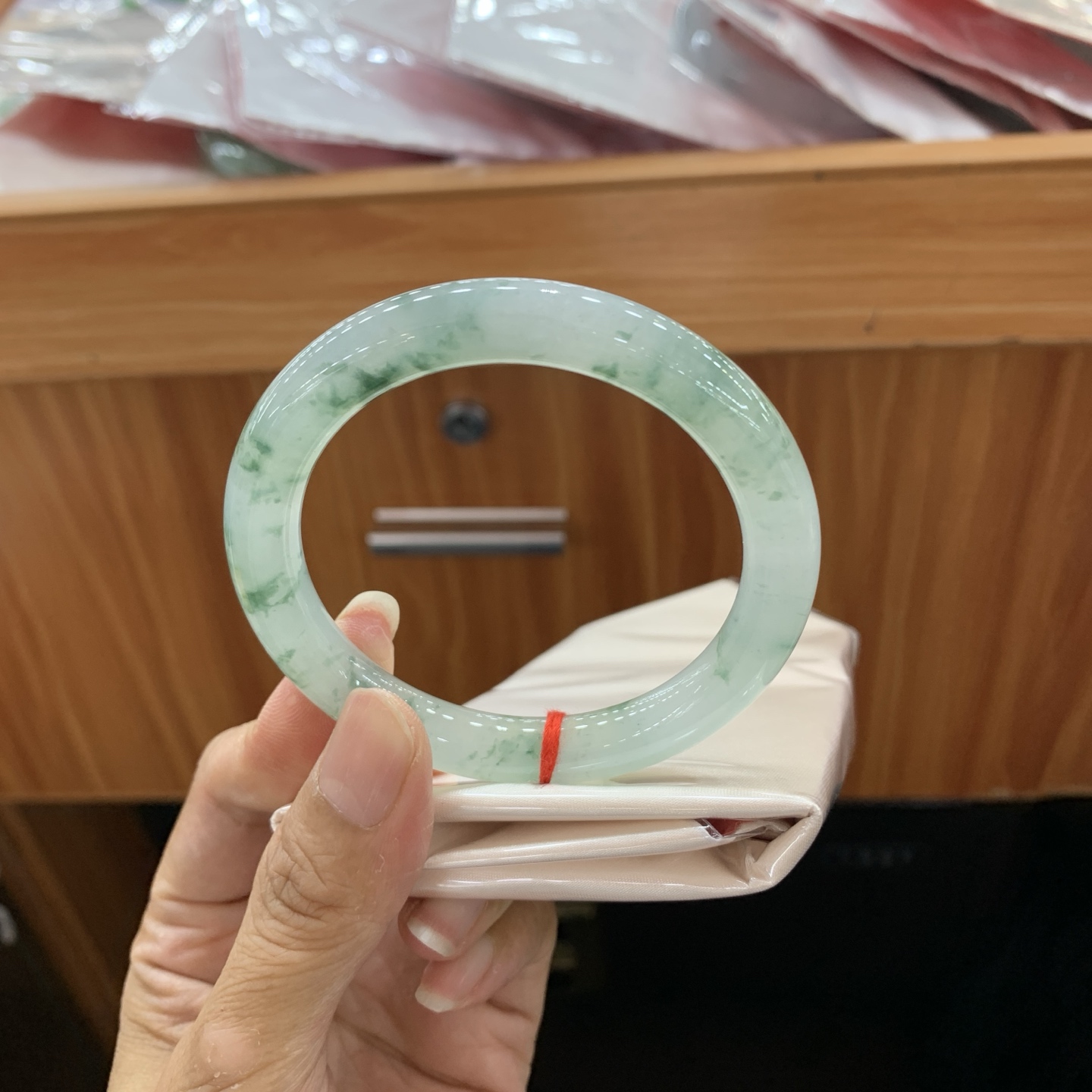 冰飘花圆条翡翠手镯 56.8-9-9.4