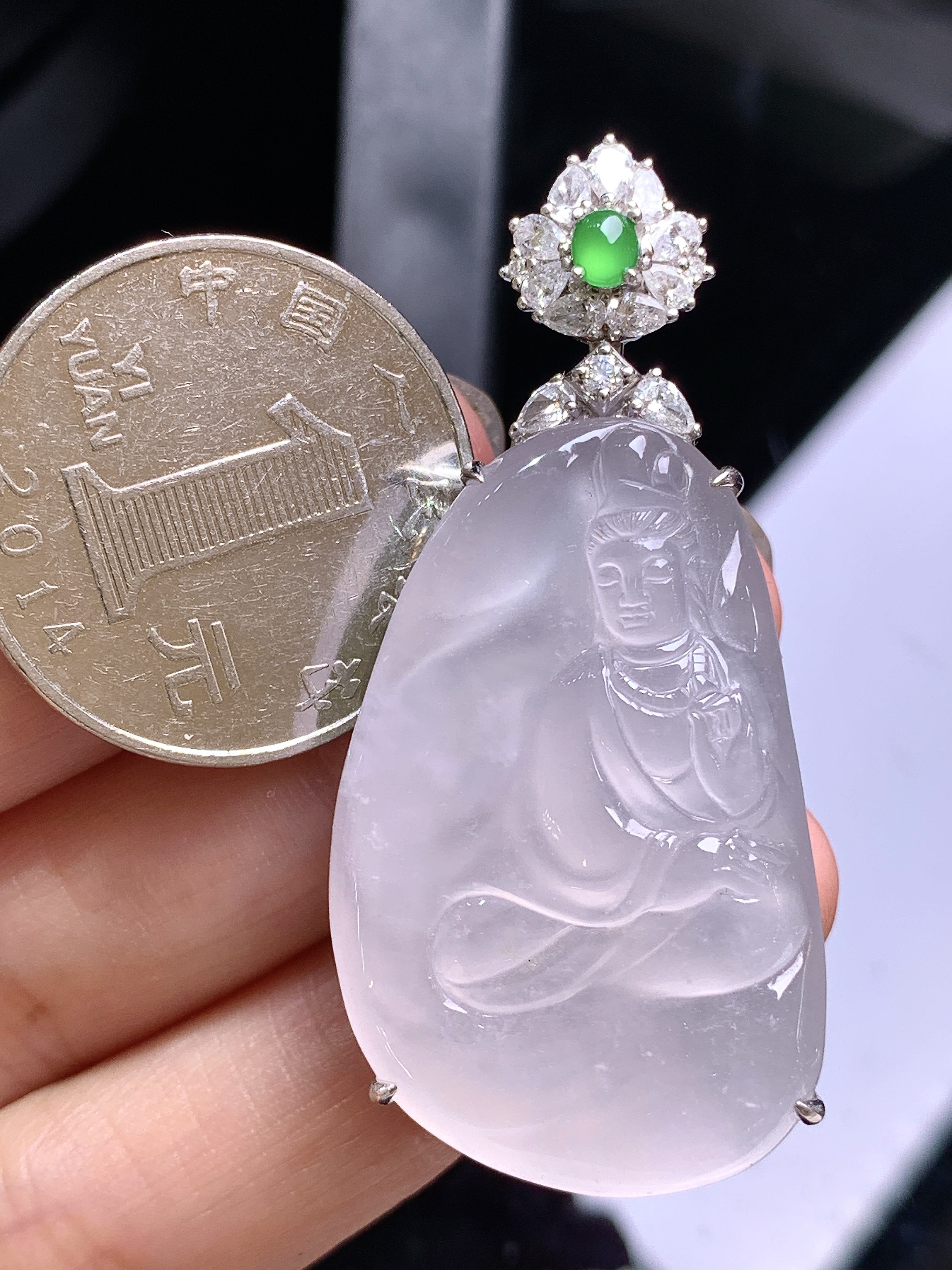 18k金钻镶嵌冰种观音菩萨吊坠 玉质细腻 色泽艳丽清新 整体尺寸48.5*22.3*9.5 y5