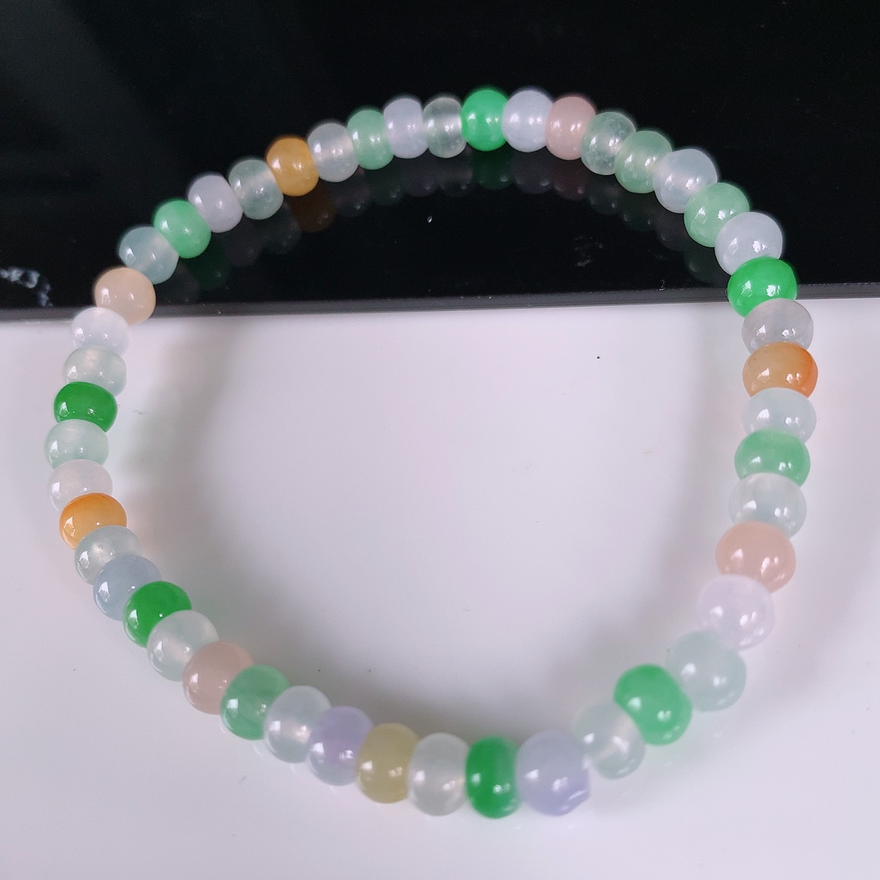 自然光实拍，冰种多彩翡翠手链，翠色灵动，玉质细腻，颜色漂亮，品相佳，佩戴佳品！#2取一尺寸5.