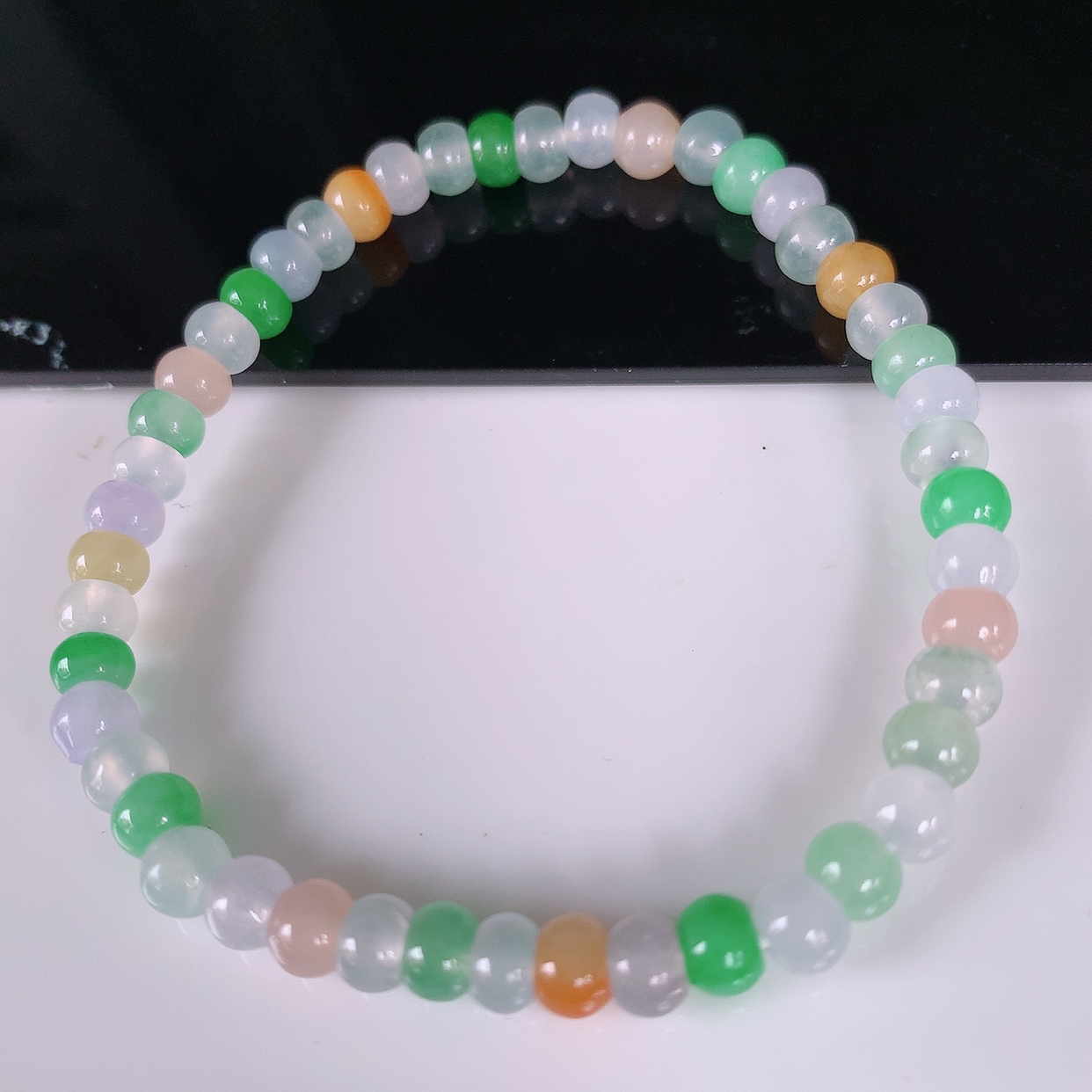 自然光实拍，冰种多彩翡翠手链，翠色灵动，玉质细腻，颜色漂亮，品相佳，佩戴佳品！#2取一尺寸5.