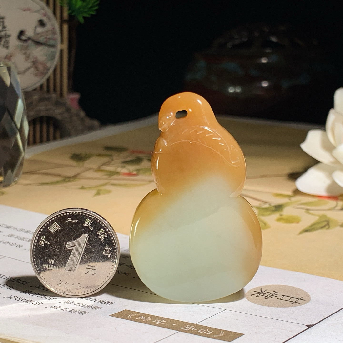 新疆和田玉且末糖葫芦挂件！尺寸50/31/10重31.5克。玉质细腻油润。手推出油。佩戴高端典雅。lt260608