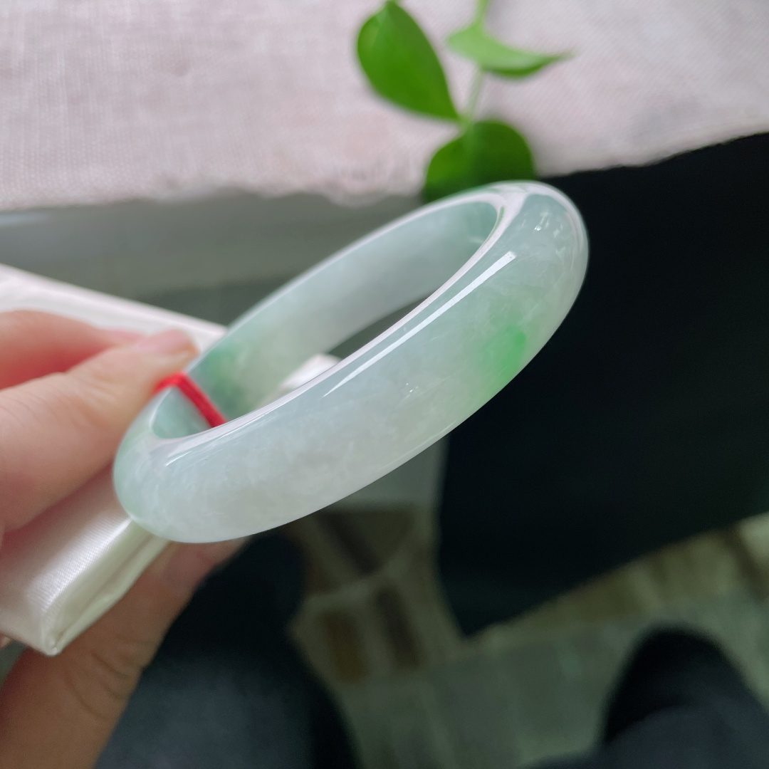 53.8/12.6/8.8，飘绿正圈，水头好，种老，佩戴温婉贤淑，有纹，ss53814a