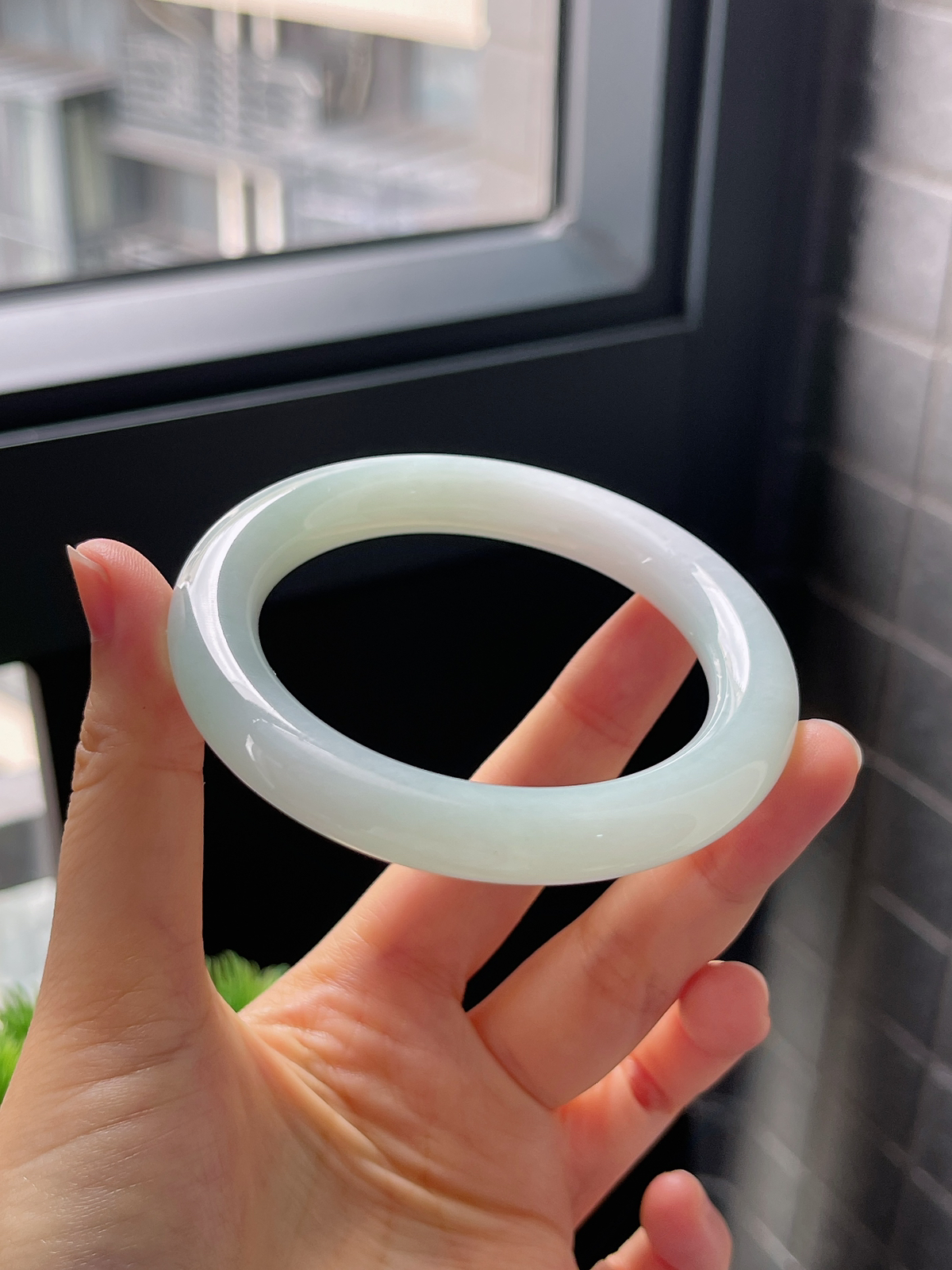 圈口54.3，冰糯淡绿色翡翠圆条手镯