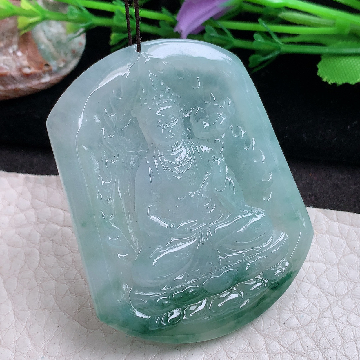 py实拍55.6*44.8*6缅甸翡翠精雕冰飘花持莲观音 玉观音项坠 玉挂件